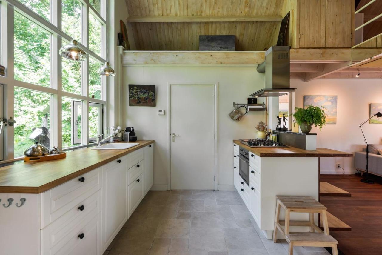 cuisine maison en bois ancien atelier de peintre