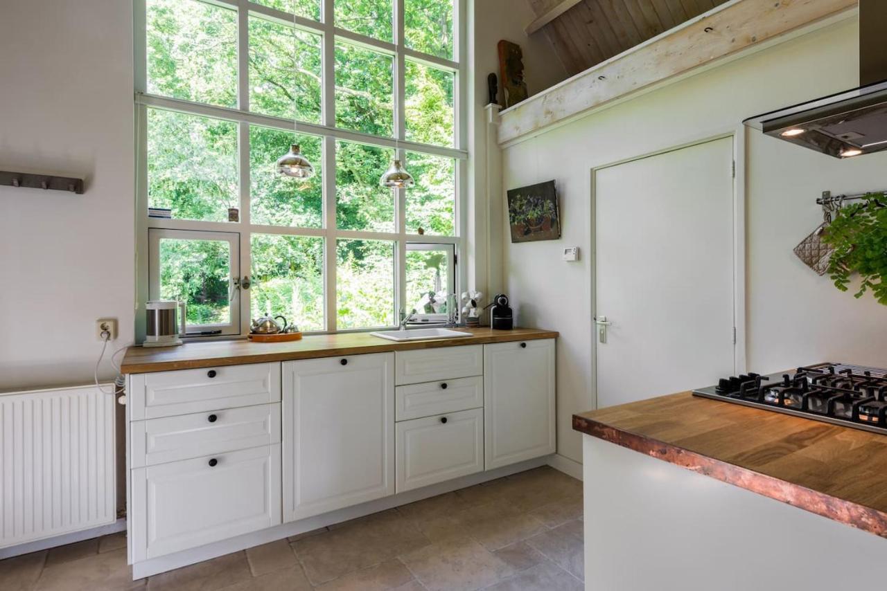 cuisine maison en bois ancien atelier de peintre