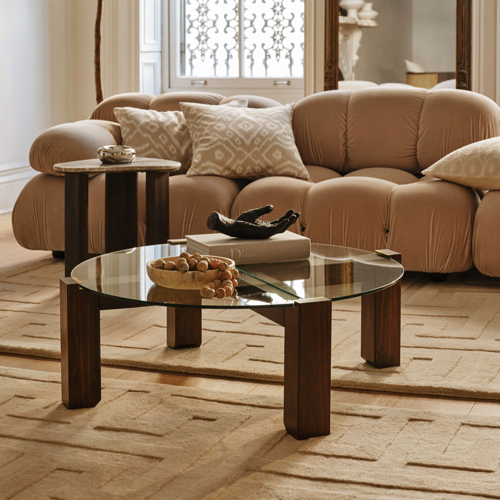 salon décoration contemporaine beige appartement haussmannien H&M Home 2024