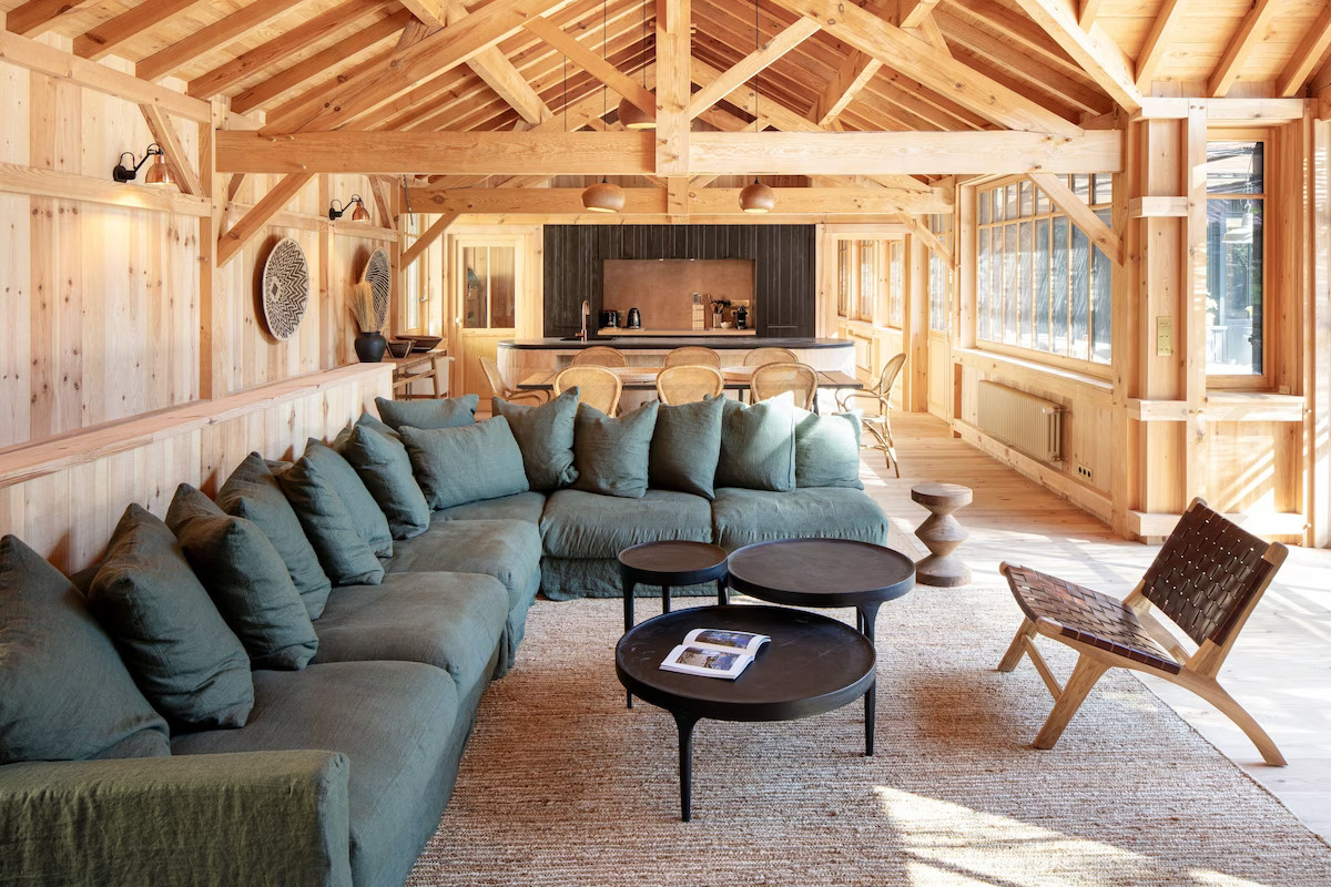 salon avec cuisine ouverte maison en bois avec piscine Cap Ferret salon avec cuisine ouverte maison en bois avec piscine Cap Ferret