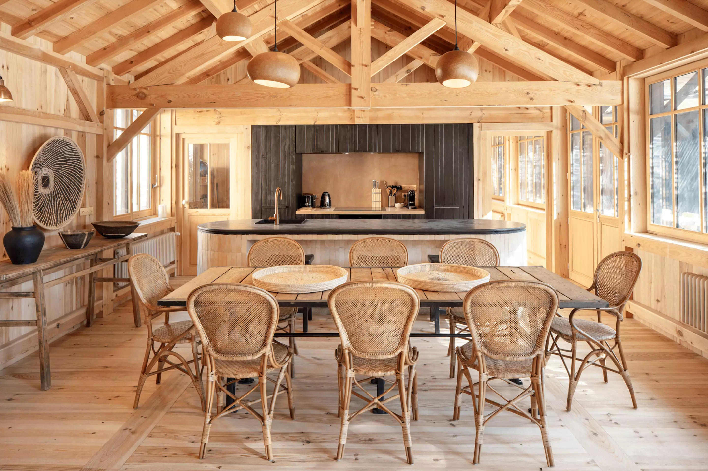 salle à manger avec cuisine ouverte maison en bois avec piscine Cap Ferret salle à manger avec cuisine ouverte maison en bois avec piscine Cap Ferret