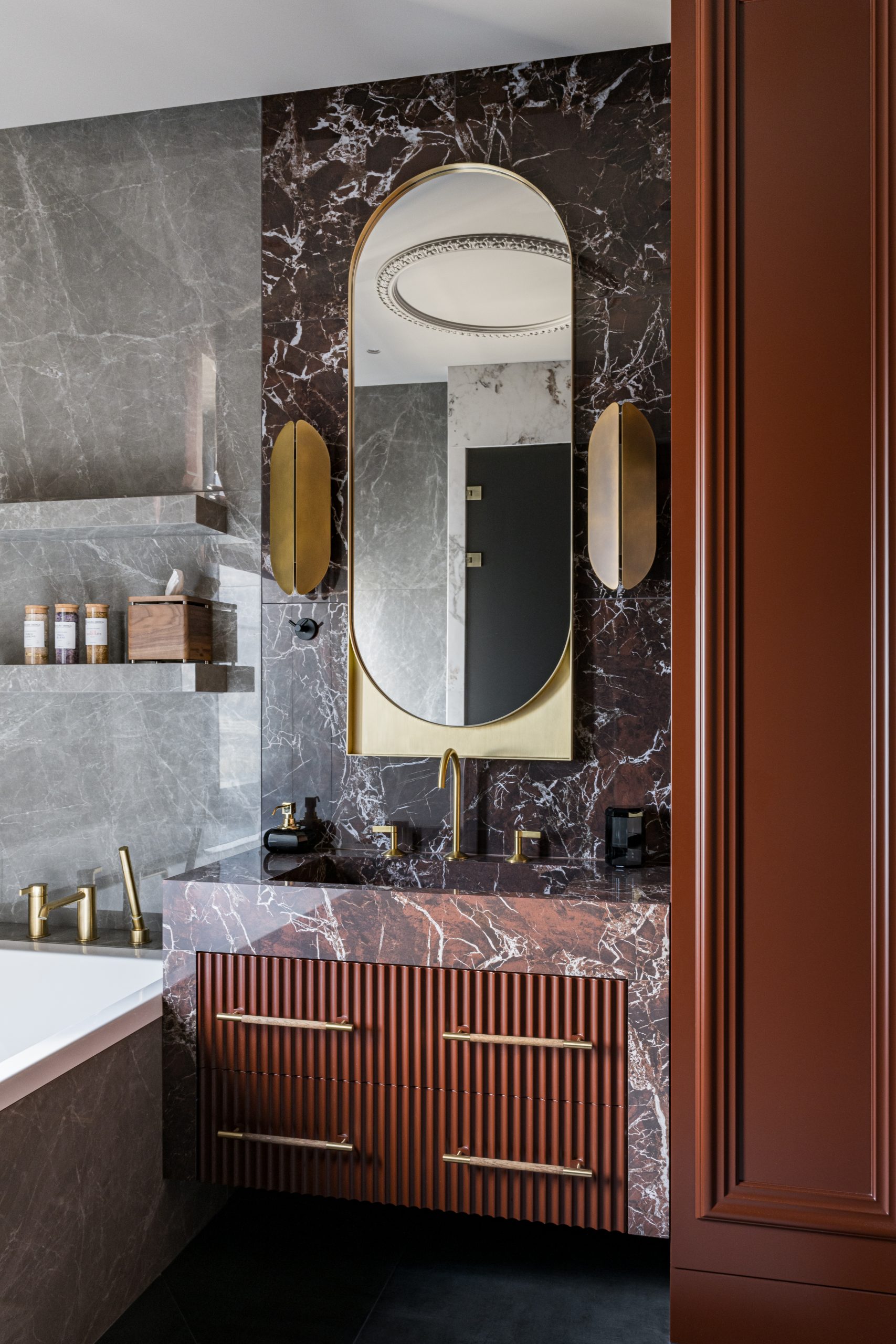 salle de bain marbre et bois décoration contemporaine salle de bain marbre et bois décoration contemporaine