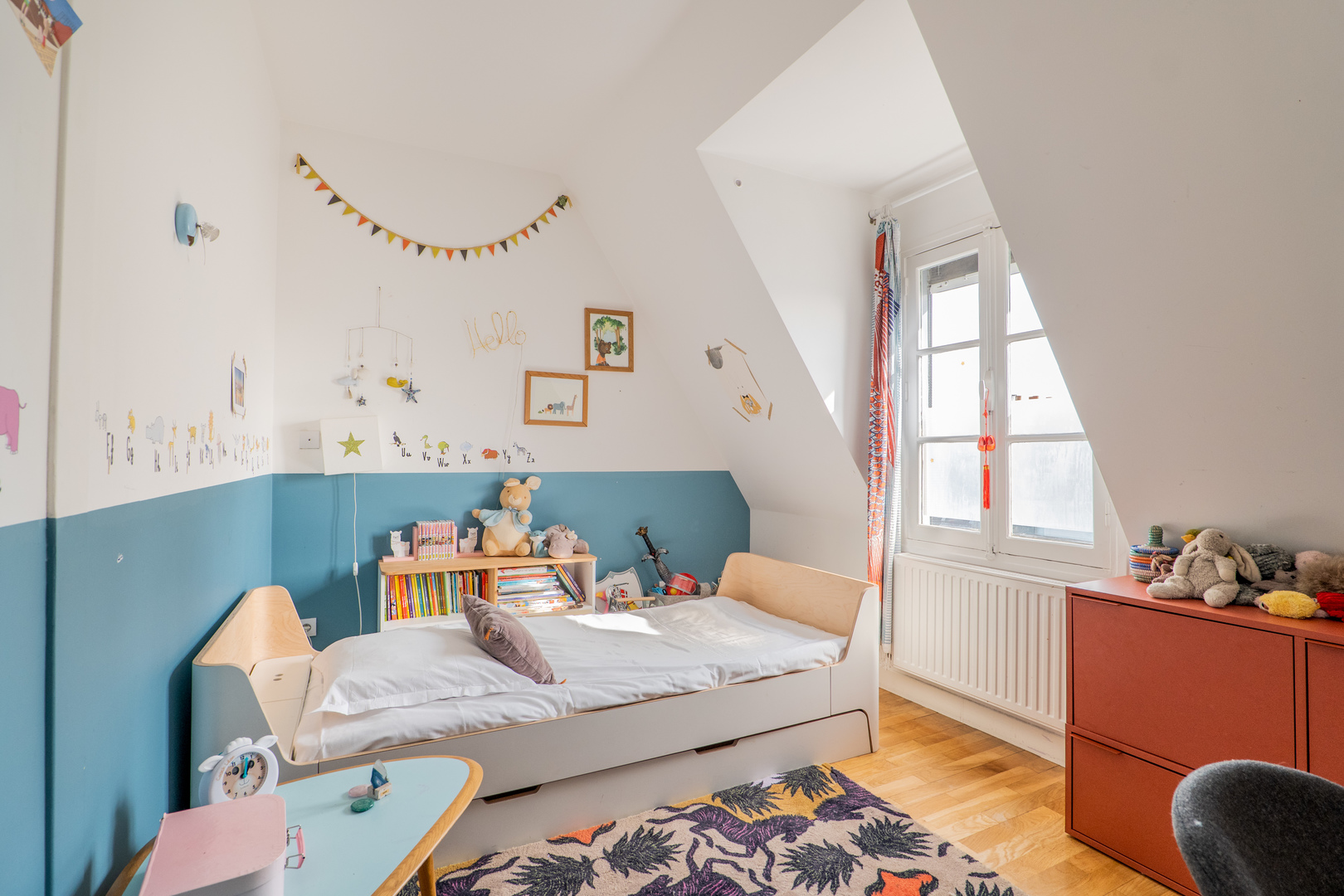 chambre enfant mansardée appartement Paris chambre enfant mansardée appartement Paris