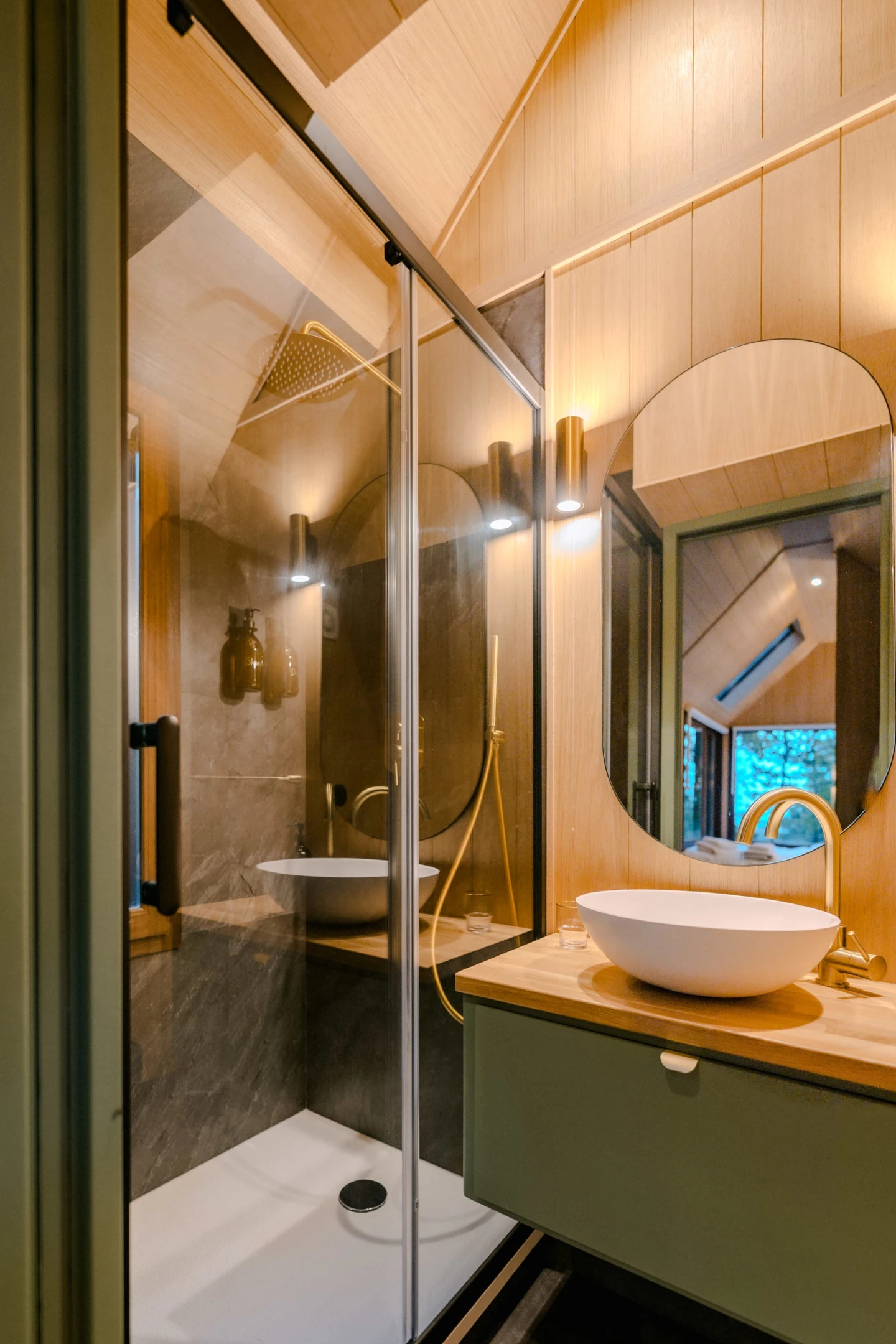 salle de bain verte et bois Pampa Lodge salle de bain verte et bois Pampa Lodge