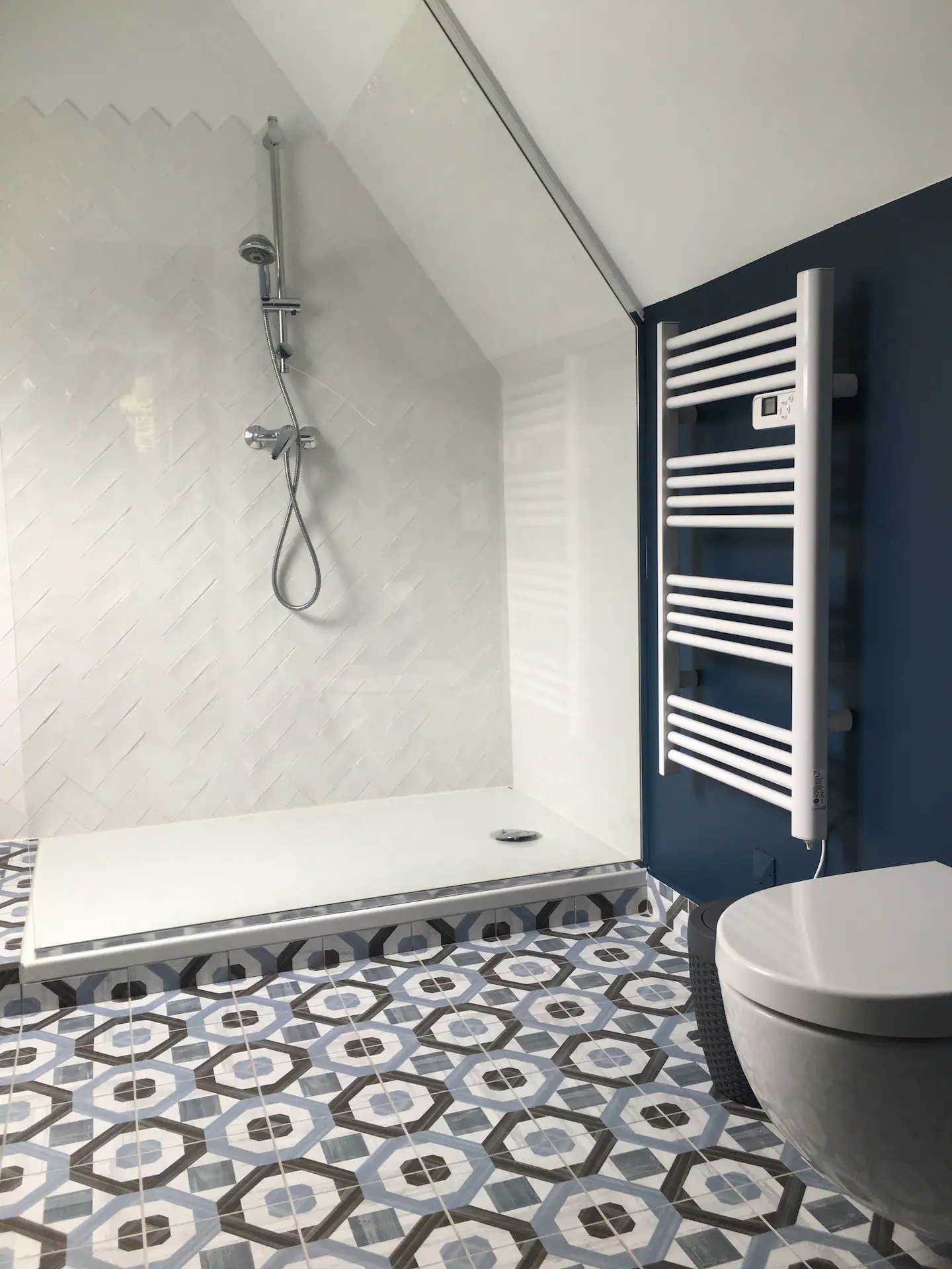 salle de bain bleue
