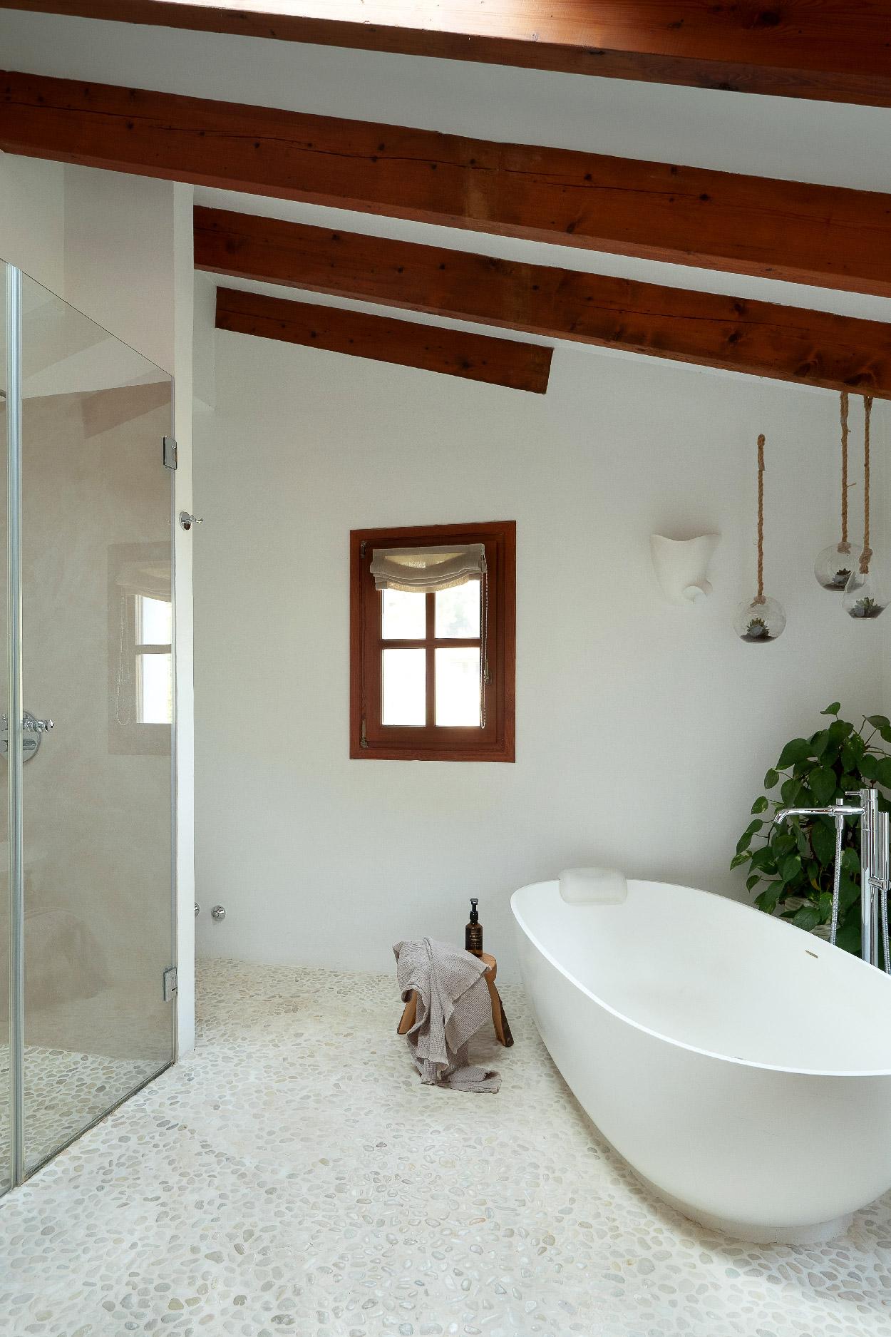 salle de bain design avec poutres salle de bain design avec poutres