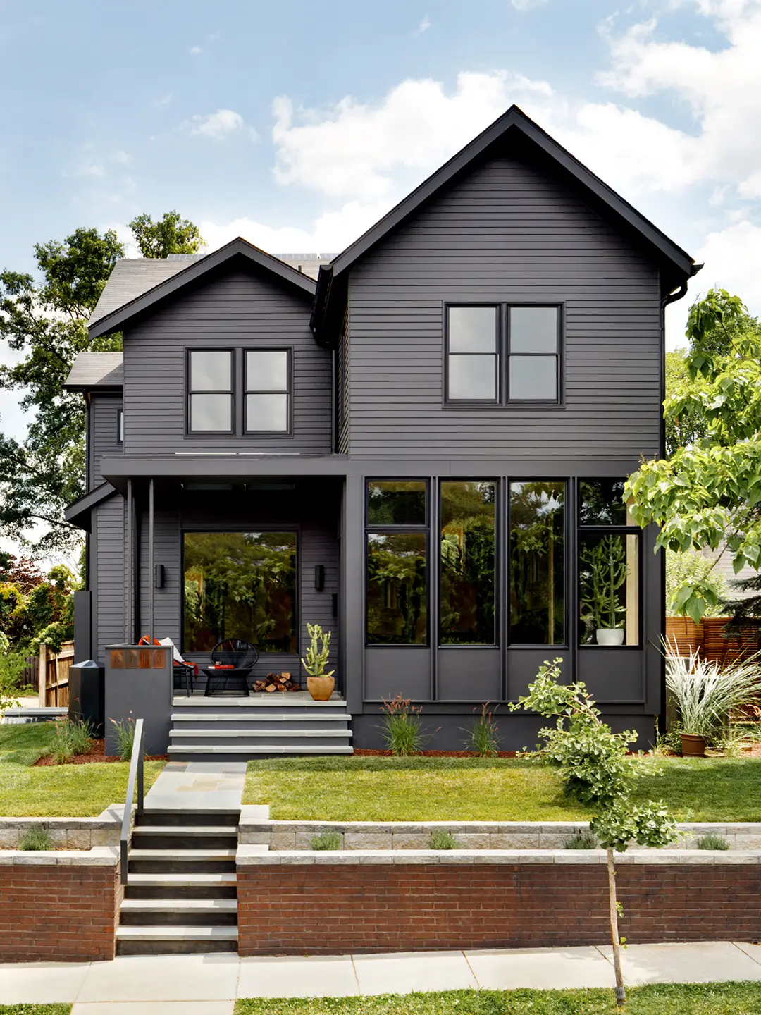maison en bois façade noire