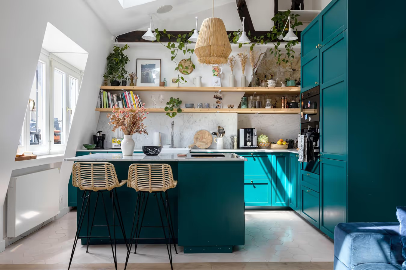 cuisine ouverte bleu turquoise appartement Paris cuisine ouverte bleu turquoise appartement Paris