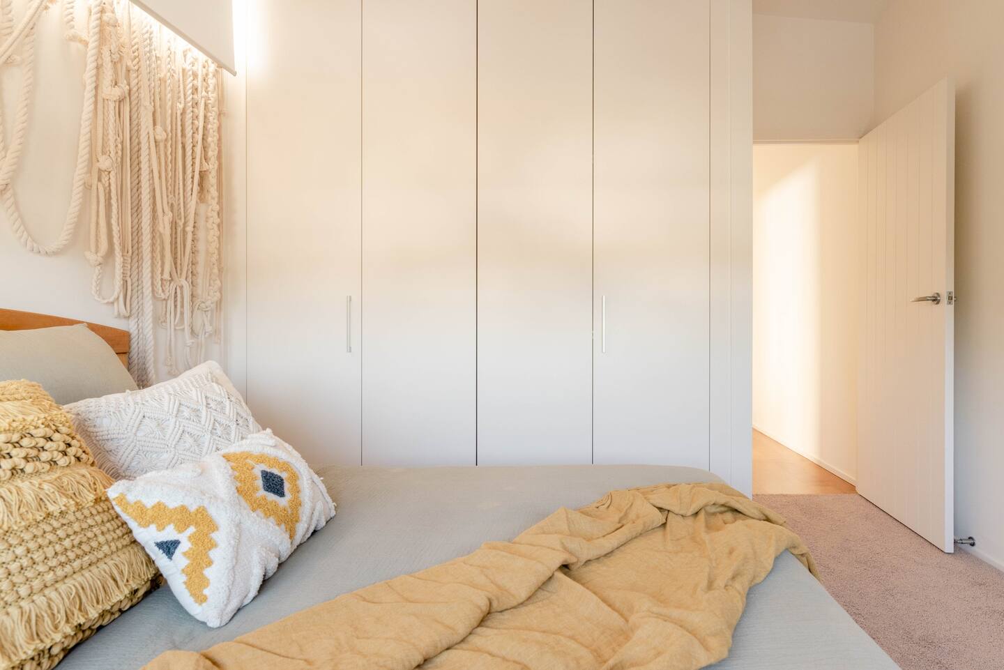 chambre macramé avec placard