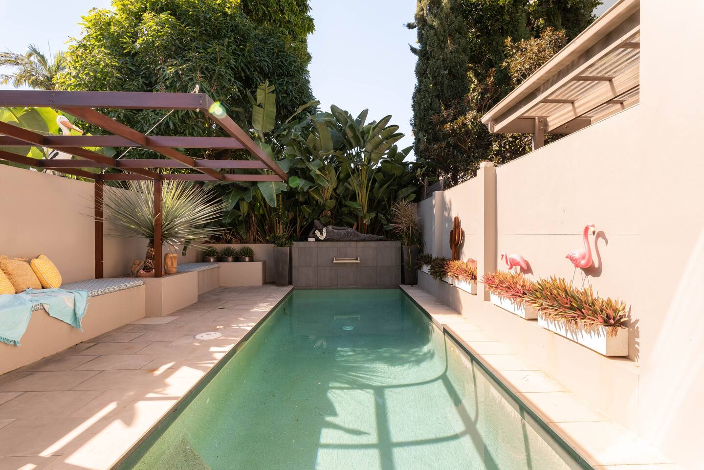 piscine sur terrasse avec pergola