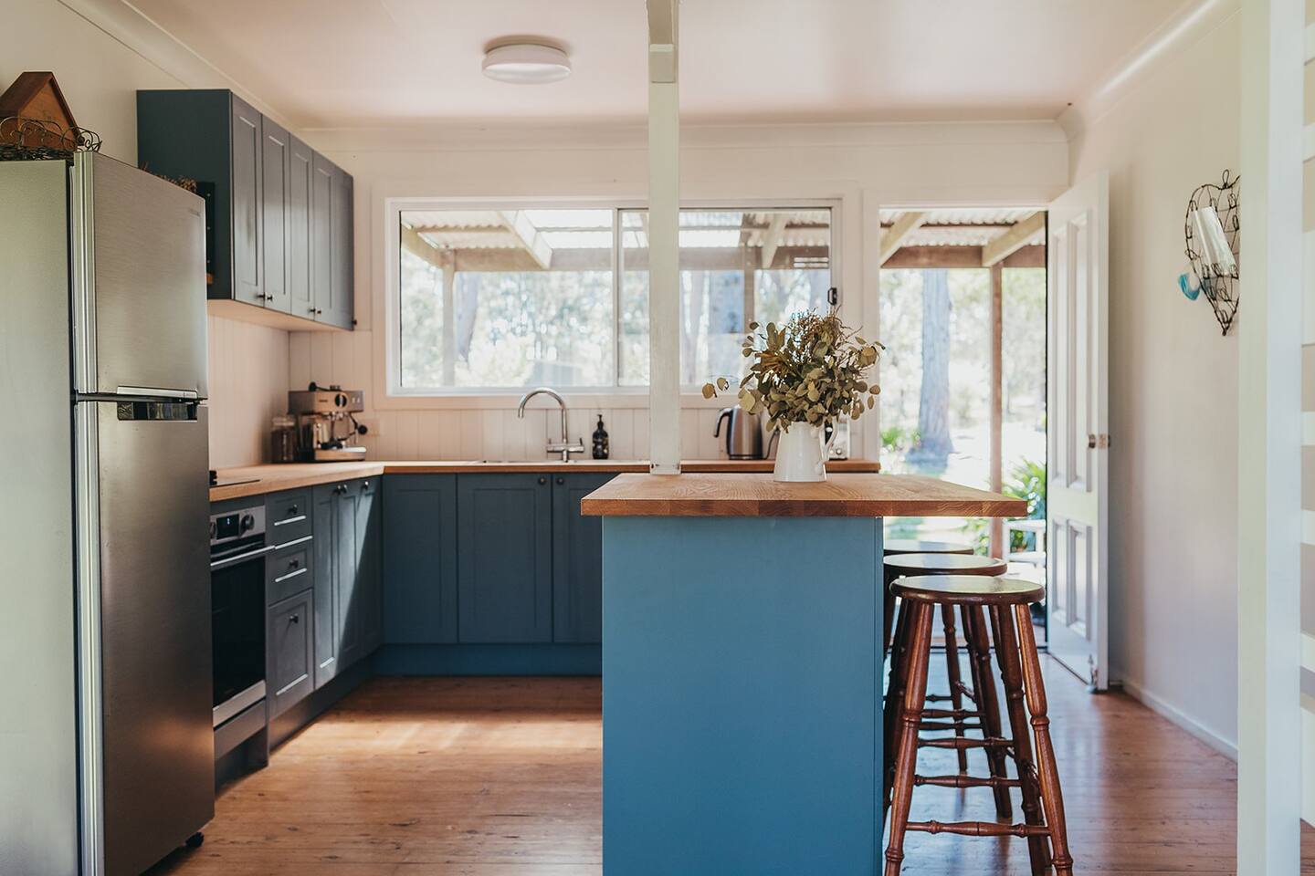 cuisine bleue maison en bois cuisine bleue maison en bois