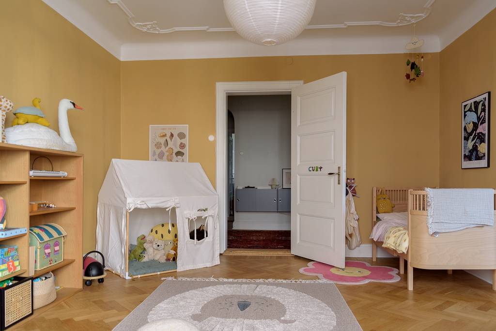 chambre enfant murs jaunes