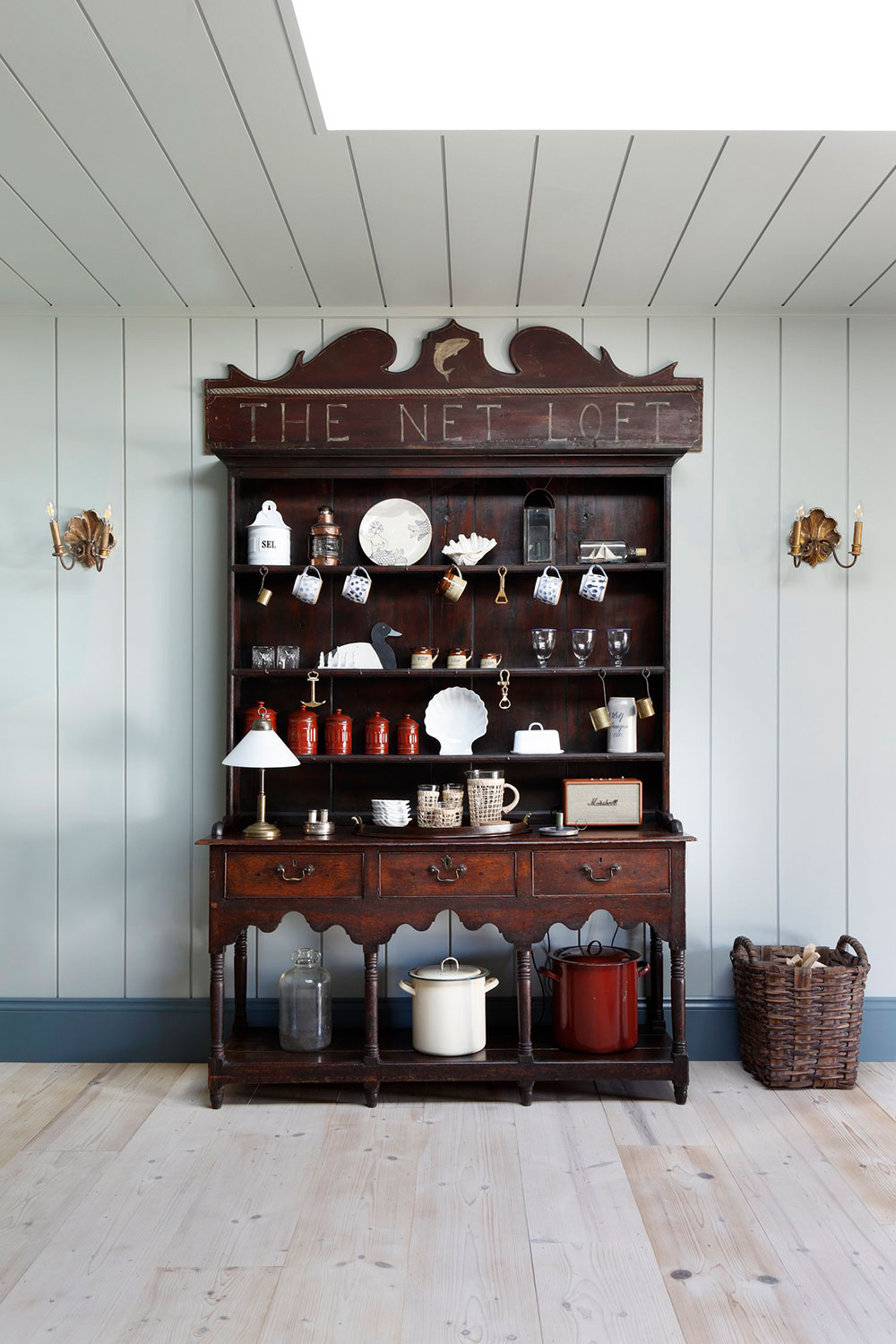 buffet ancien en acajou The Net Loft