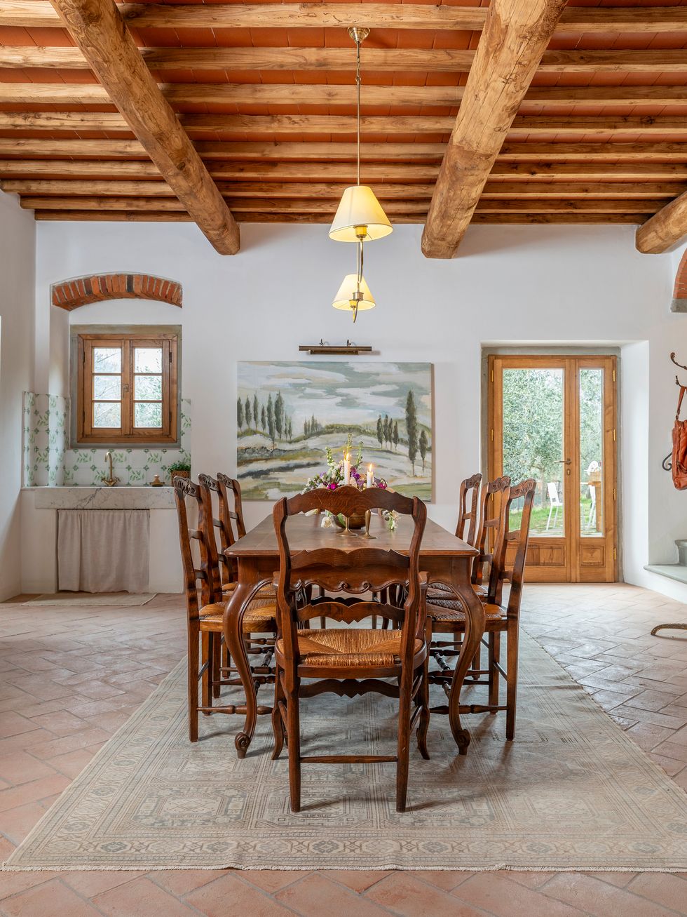 salle à manger avec poutres décoration rustique chic Campo Sasso salle à manger avec poutres décoration rustique chic Campo Sasso