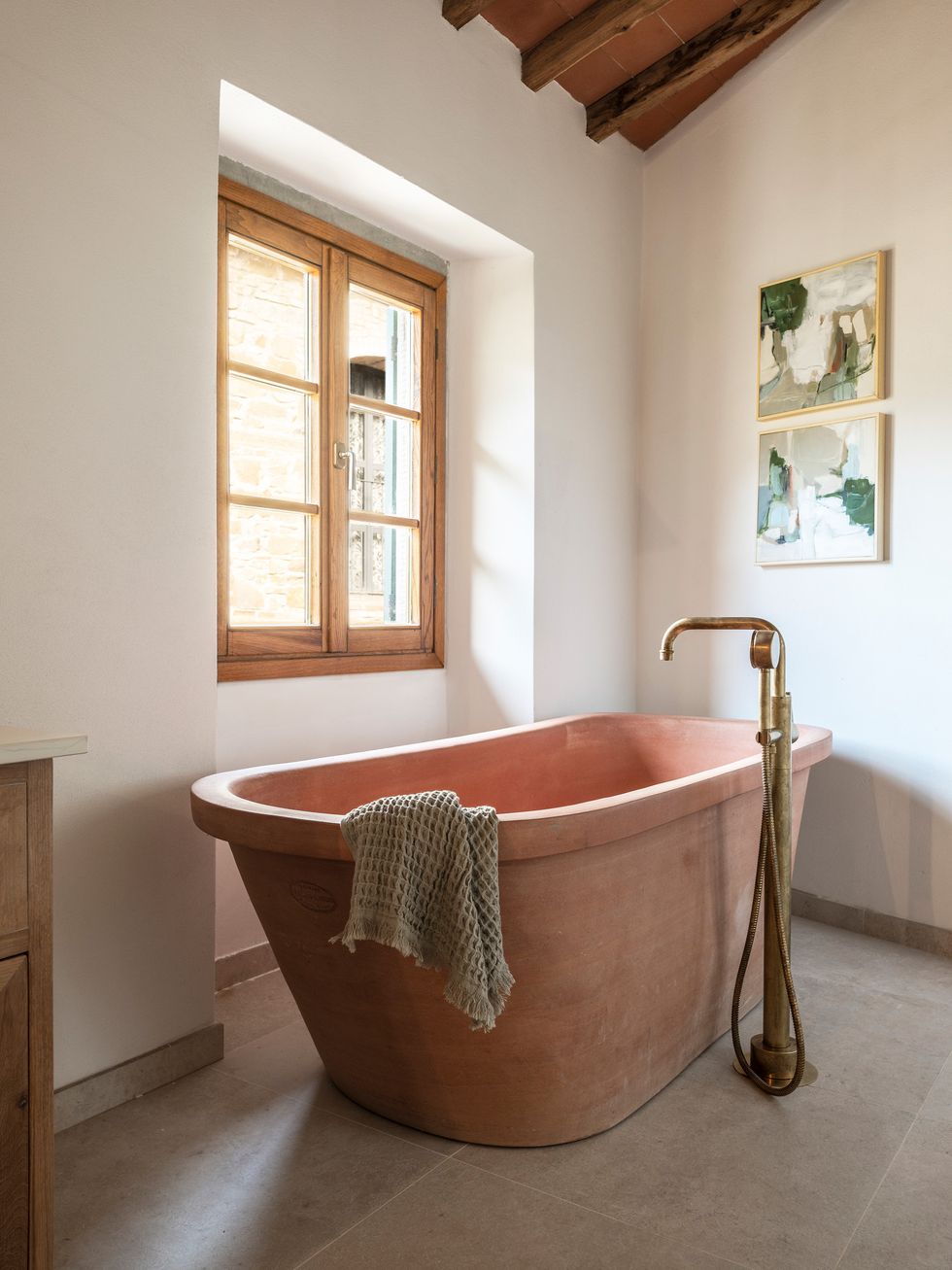 salle de bain avec baignoire en terre cuite Italie Campo Sasso salle de bain avec baignoire en terre cuite Italie Campo Sasso