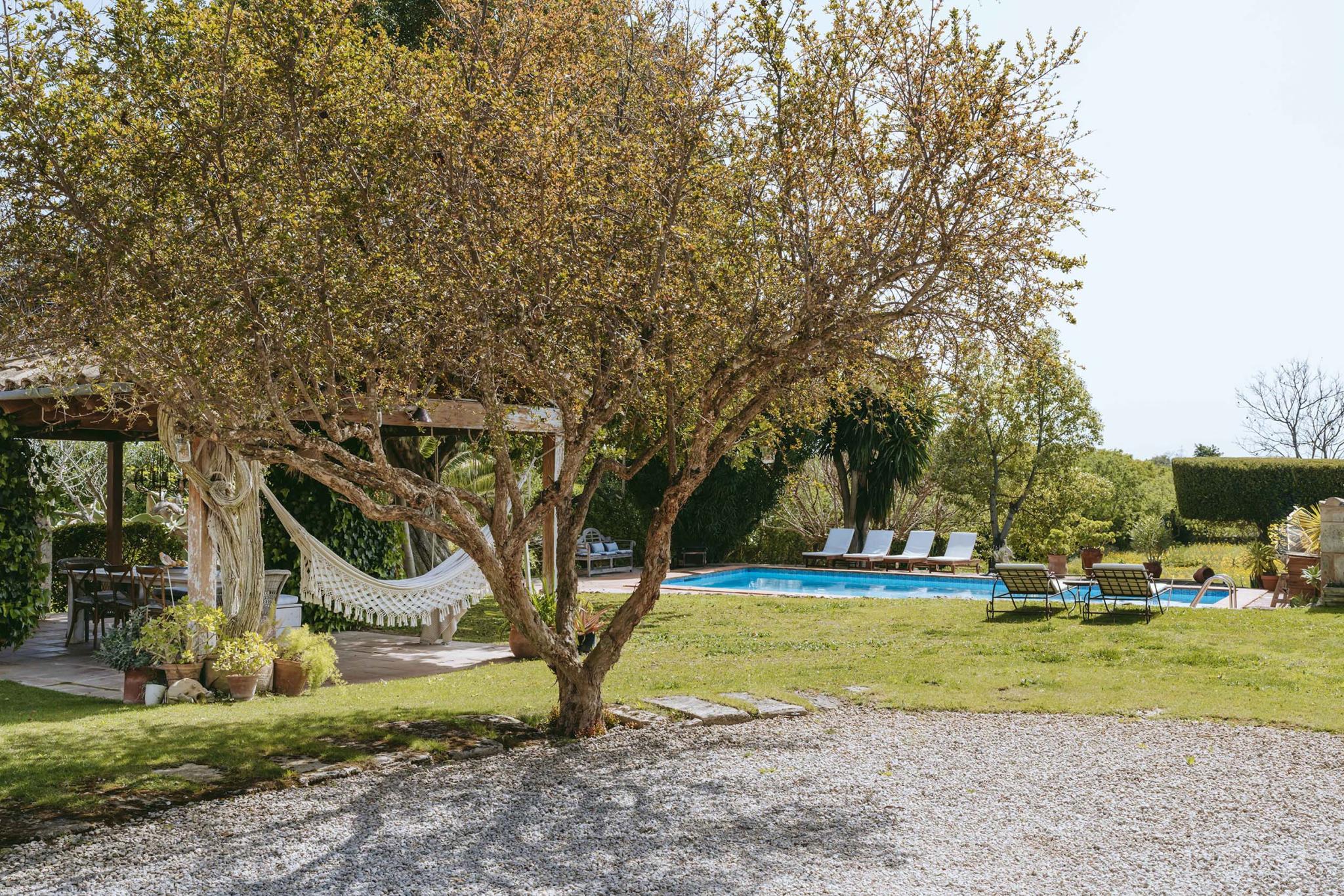 jardin avec piscine et pergola maison en pierres jardin avec piscine et pergola maison en pierres