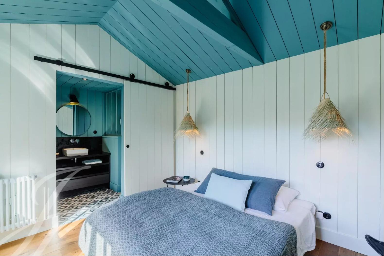 chambre bleue maison en bois style Cap Ferret chambre bleue maison en bois style Cap Ferret