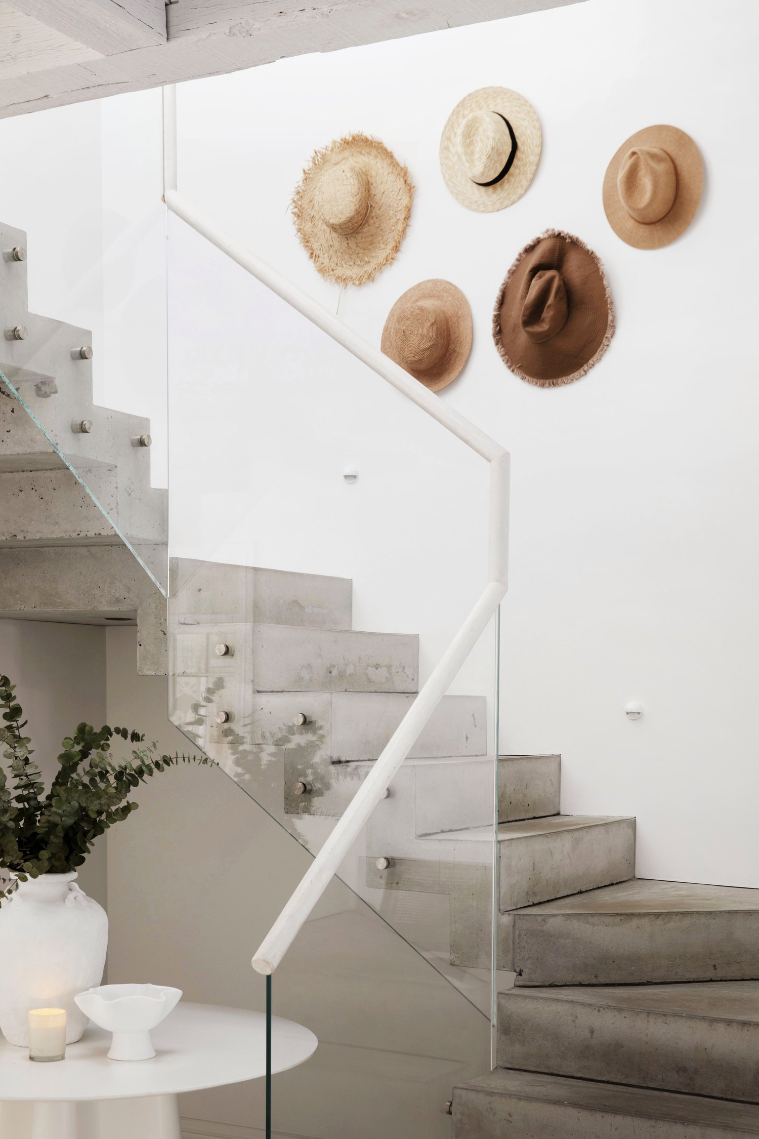 escalier moderne maison de plage Australie Rolling Seas décoration blanche escalier moderne maison de plage Australie Rolling Seas décoration blanche