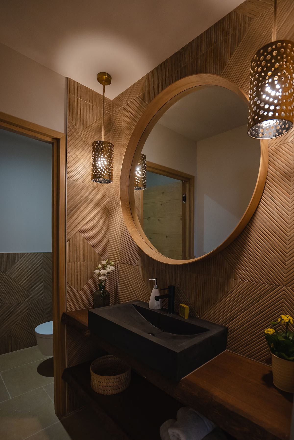 salle de bain design bois maison en pierres sèches contemporaine avec piscine Gordes villa AVA