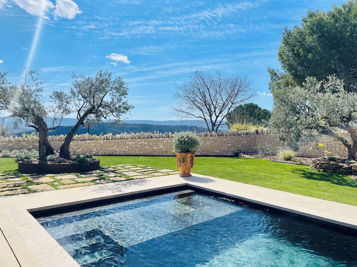 jardin avec piscine maison Gordes villa AVA