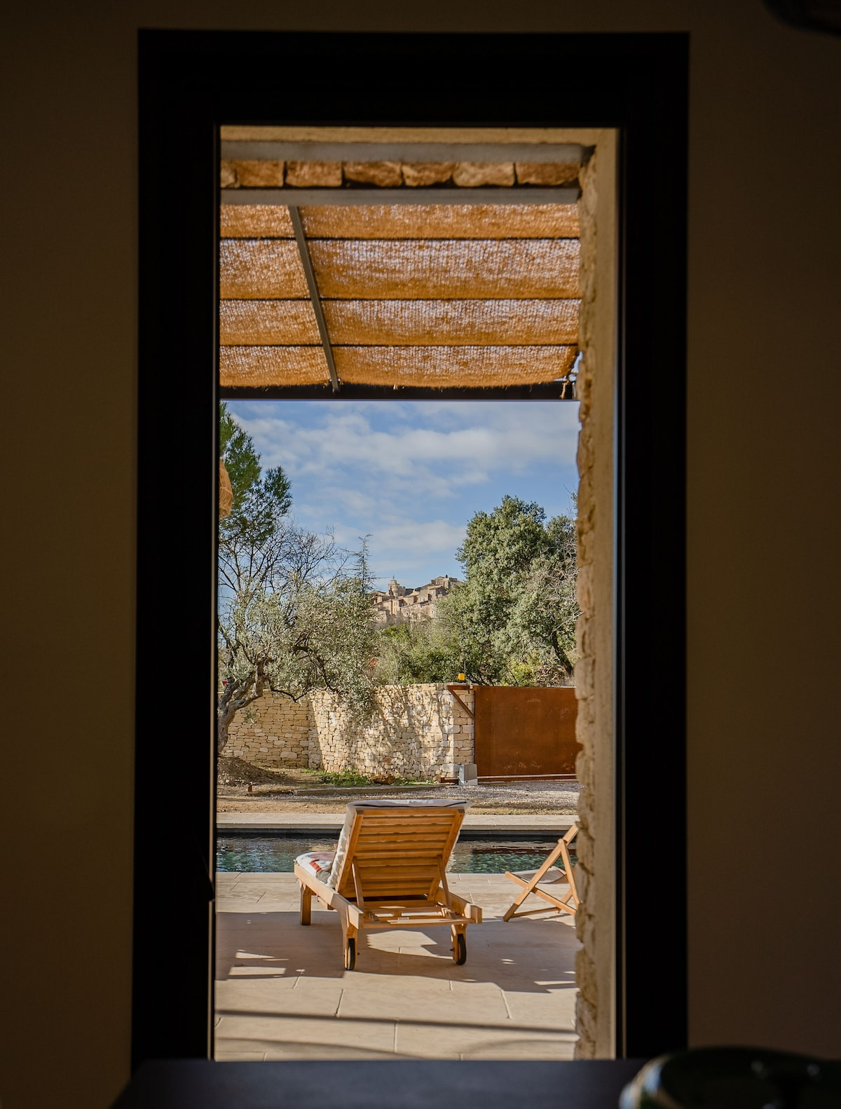 maison en pierres sèches contemporaine avec piscine Gordes villa AVA