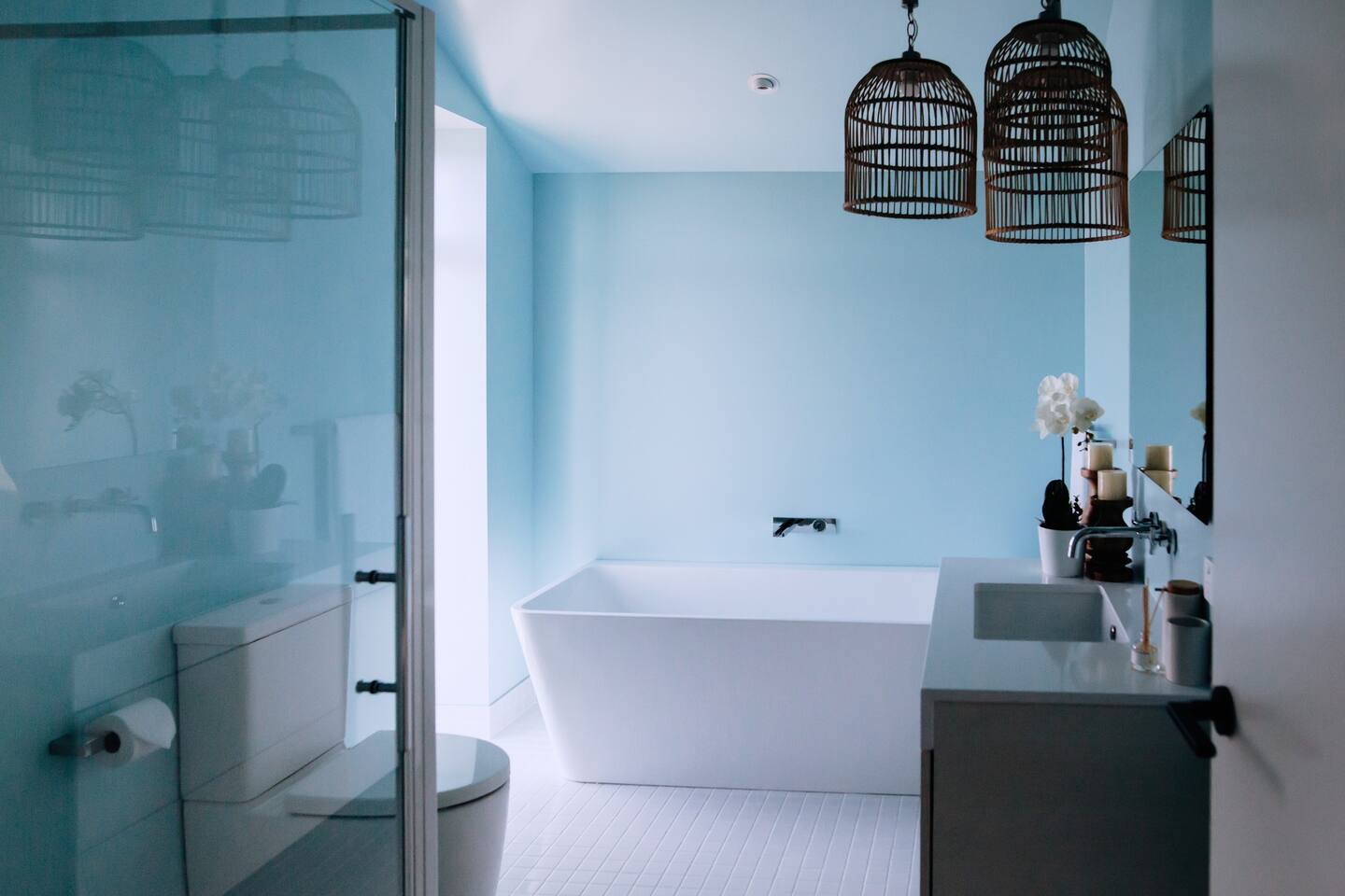 salle de bain design bleue