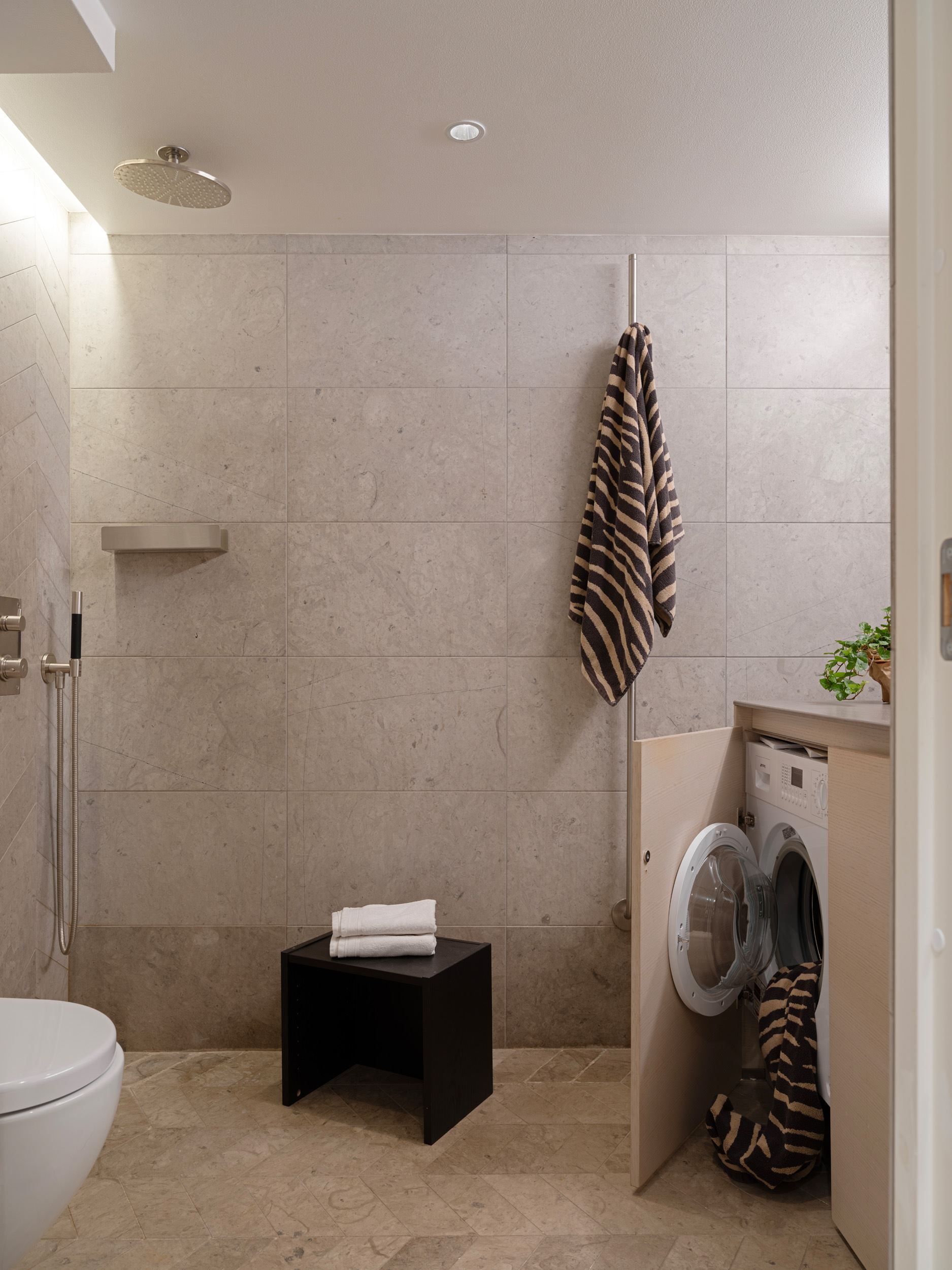 salle de bain marbre beige
