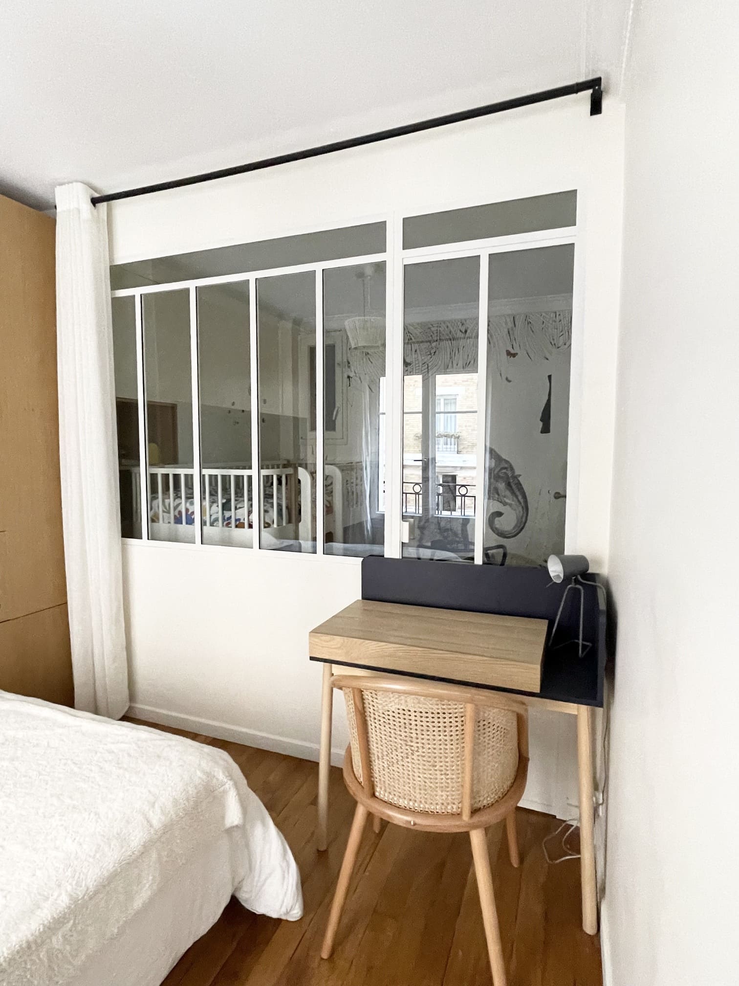 chambre avec verrière blanche par Charlotte Gille de Happy Pog