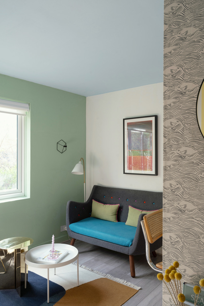 salon deux-pièces 35m2 décoration colorée