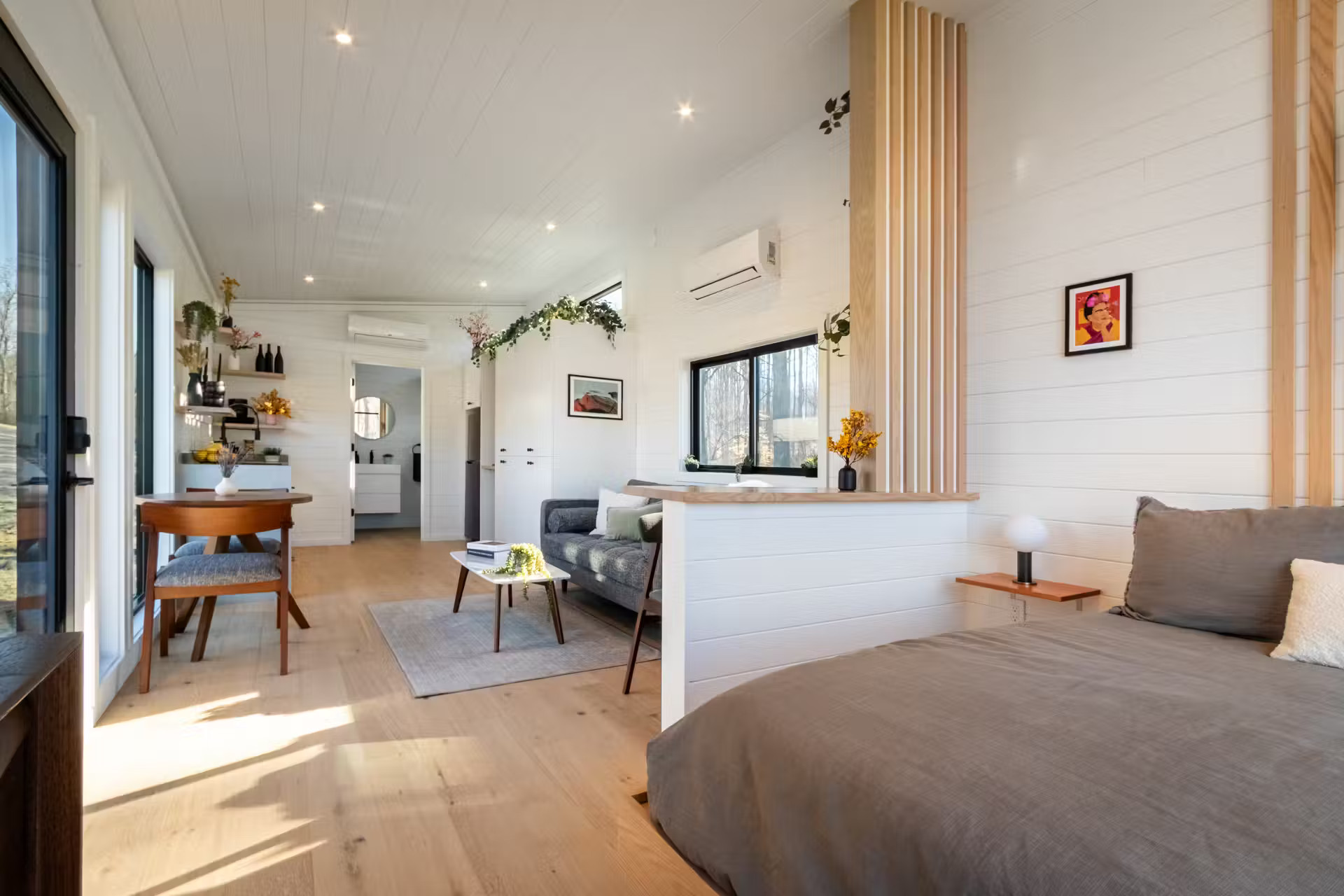 salon et chambre petite maison de 37m2 The Luna Zook Cabins salon et chambre petite maison de 37m2 The Luna Zook Cabins