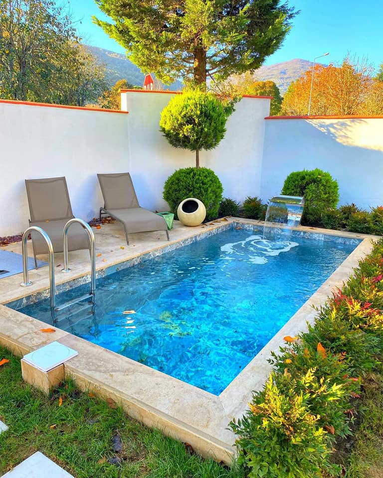 jardin clos de murs mini maison 42m2 avec piscine Nubu House Turquie jardin clos de murs mini maison 42m2 avec piscine Nubu House Turquie