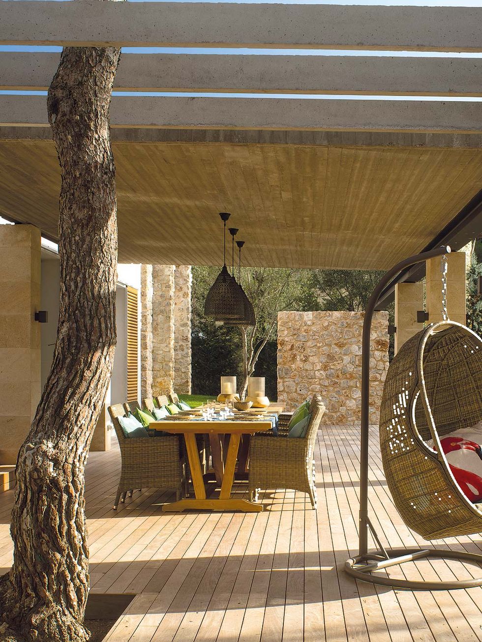 terrasse avec pergola et murs pierres décoration contemporaine terrasse avec pergola et murs pierres décoration contemporaine