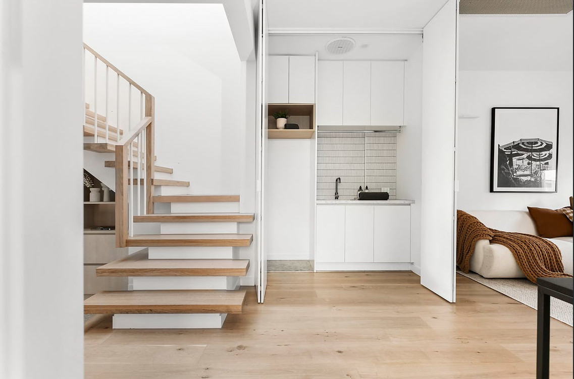 entrée avec escalier design bois et métal entrée avec escalier design bois et métal