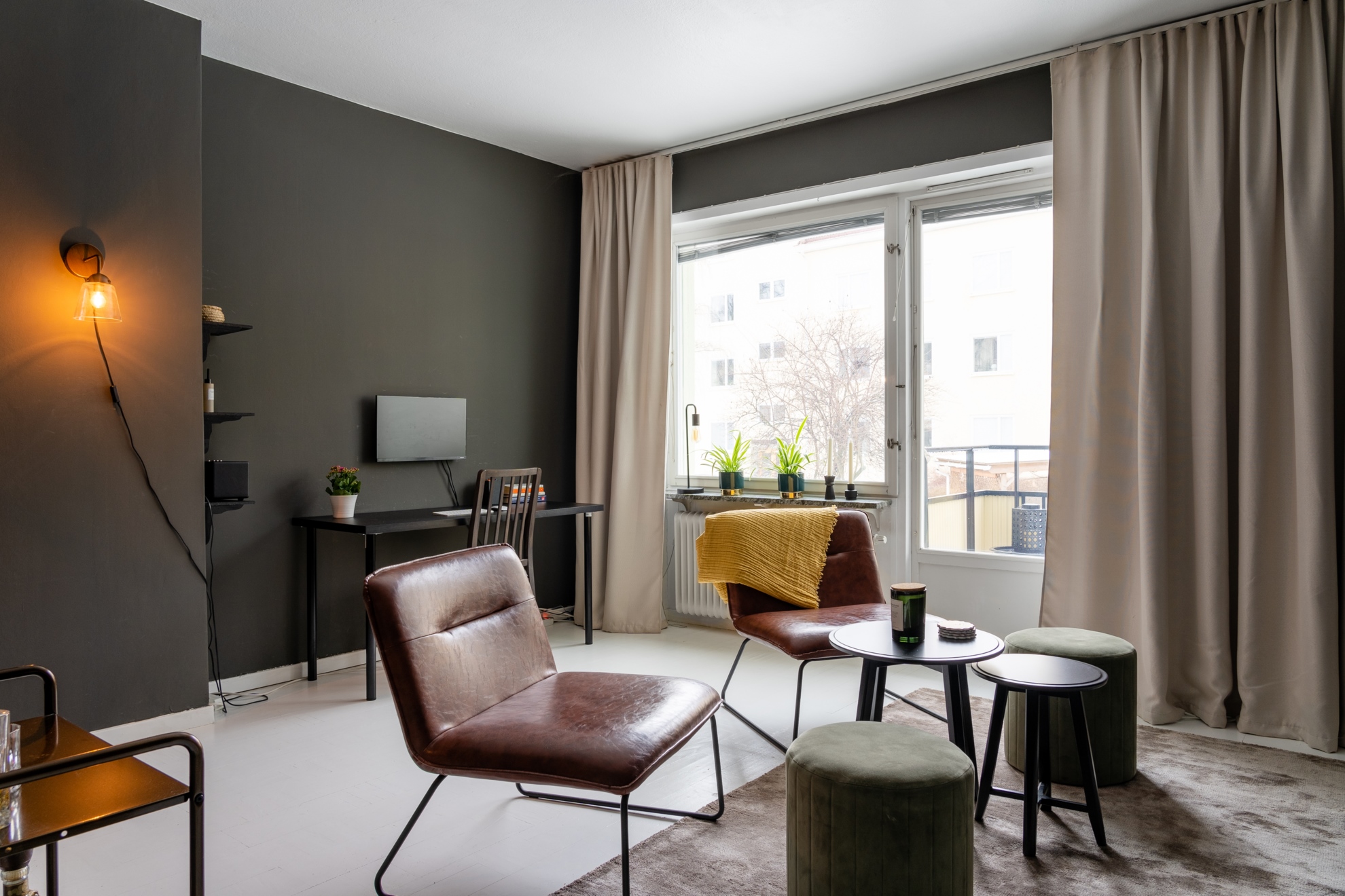 salon appartement 38m2 murs noirs décoration design salon appartement 38m2 murs noirs décoration design