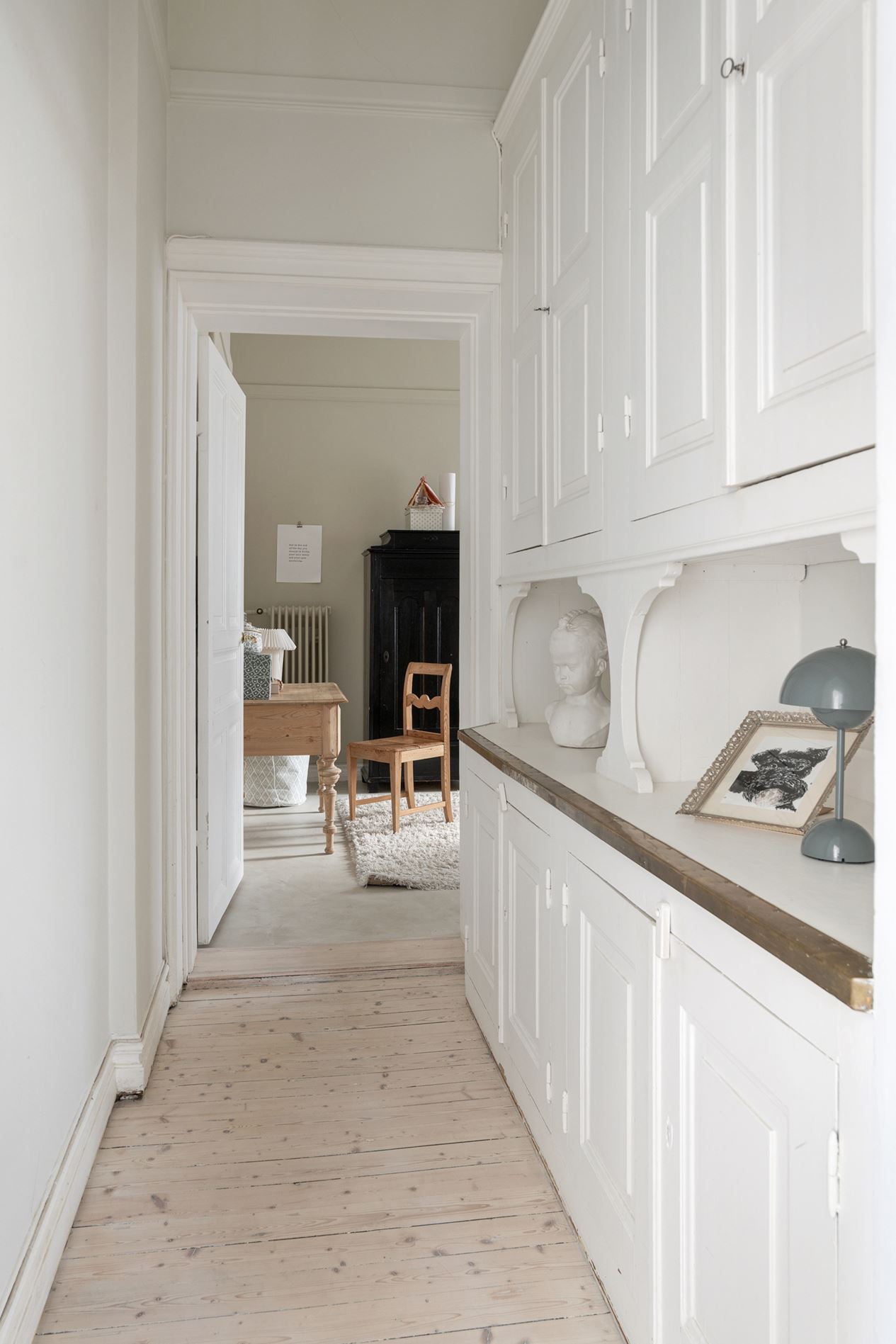 entrée avec meuble ancien