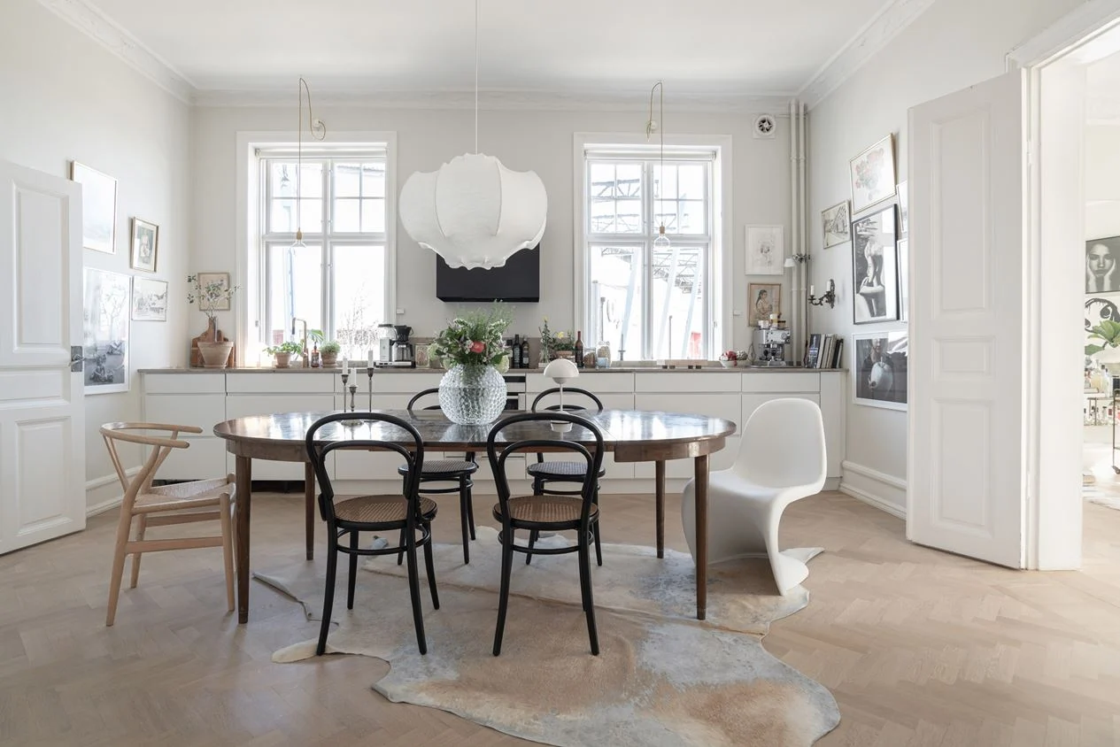cuisine design décoration scandinave blanche avec salle à manger