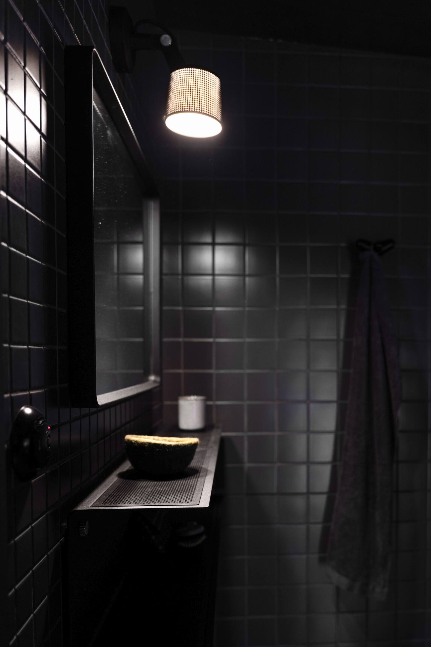 salle de bain Vipp petite maison 55m2 en bois noir salle de bain Vipp petite maison 55m2 en bois noir