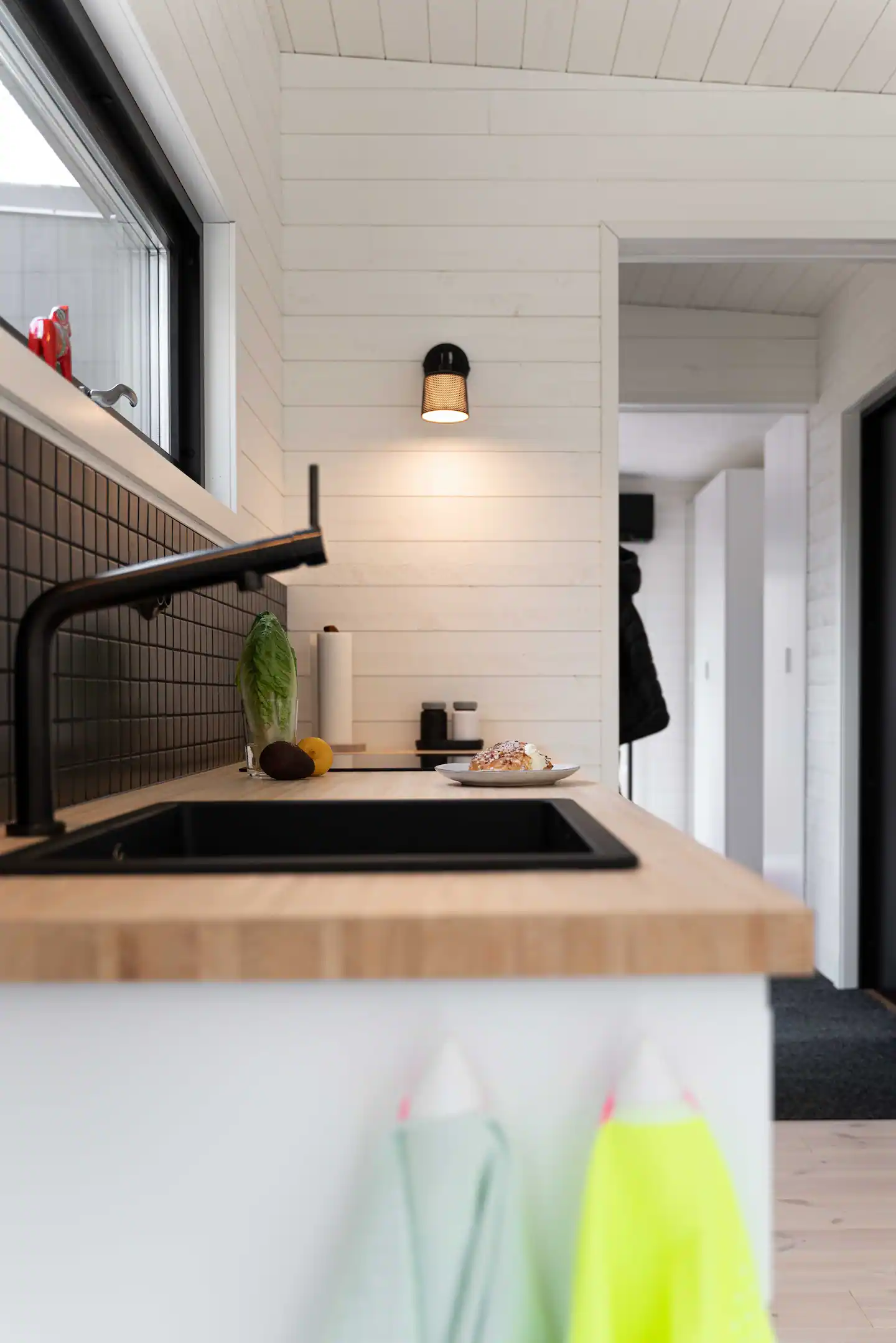 cuisine design petite maison 55m2 en bois noir cuisine design petite maison 55m2 en bois noir