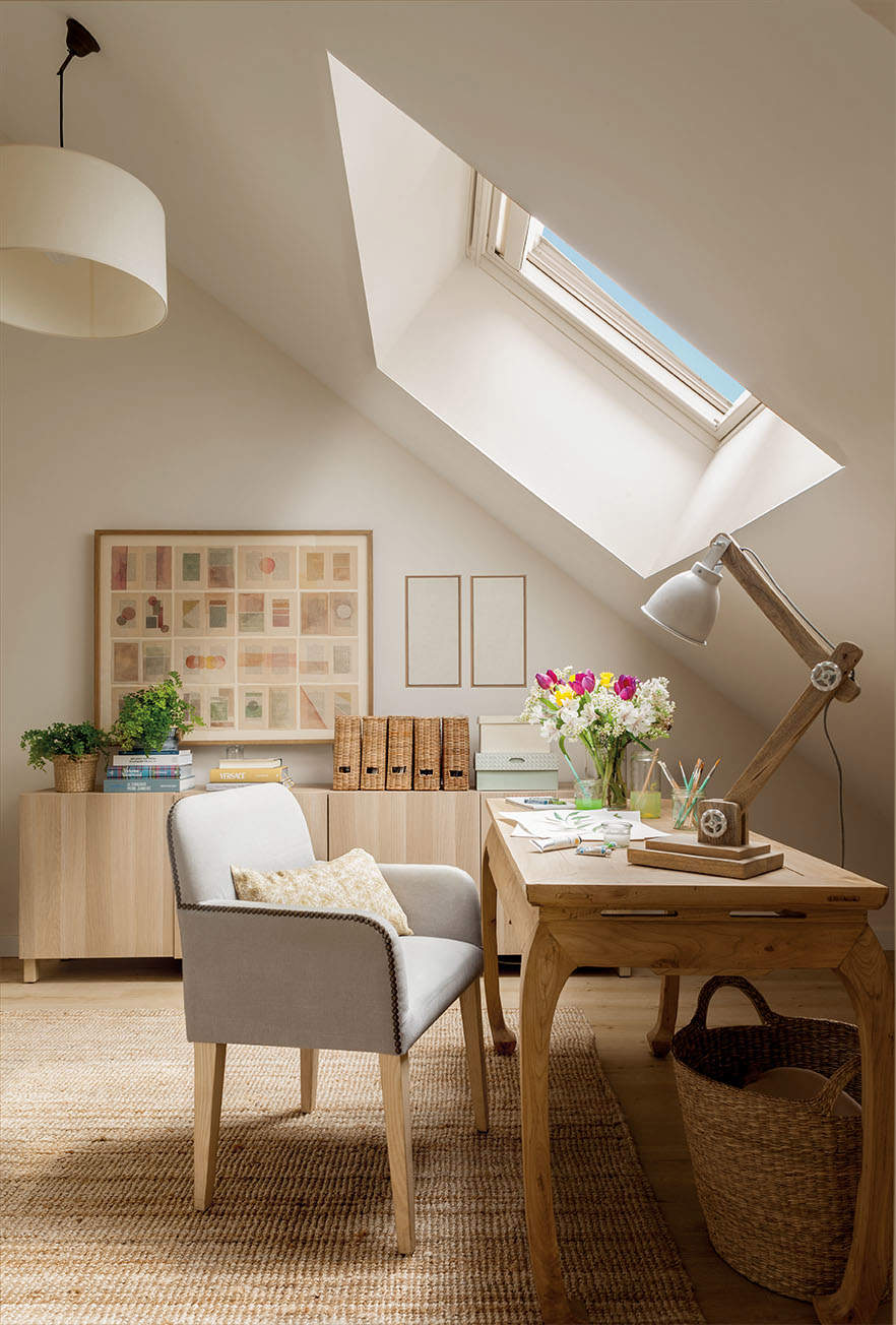 combles aménagés en bureau décoration naturelle avec fenêtre Velux Active combles aménagés en bureau décoration naturelle avec fenêtre Velux Active