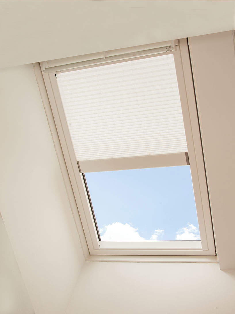combles aménagés en bureau décoration naturelle avec fenêtre Velux Active combles aménagés en bureau décoration naturelle avec fenêtre Velux Active