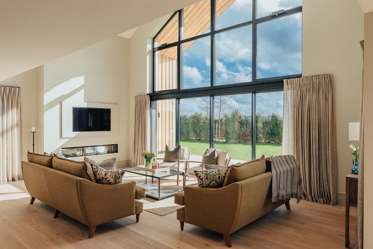 salon avec pignon vitré maison en bois salon avec pignon vitré maison en bois