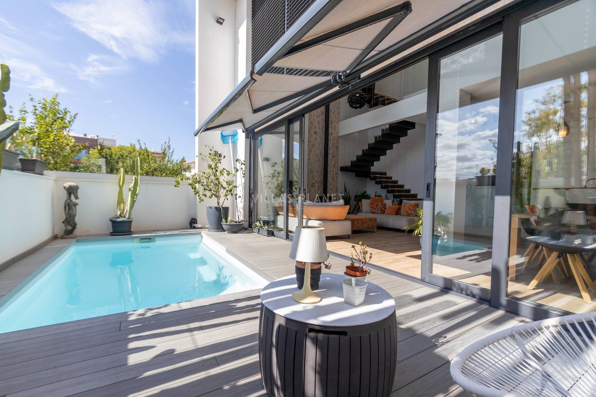 loft décoration contemporaine avec piscine sur terrasse