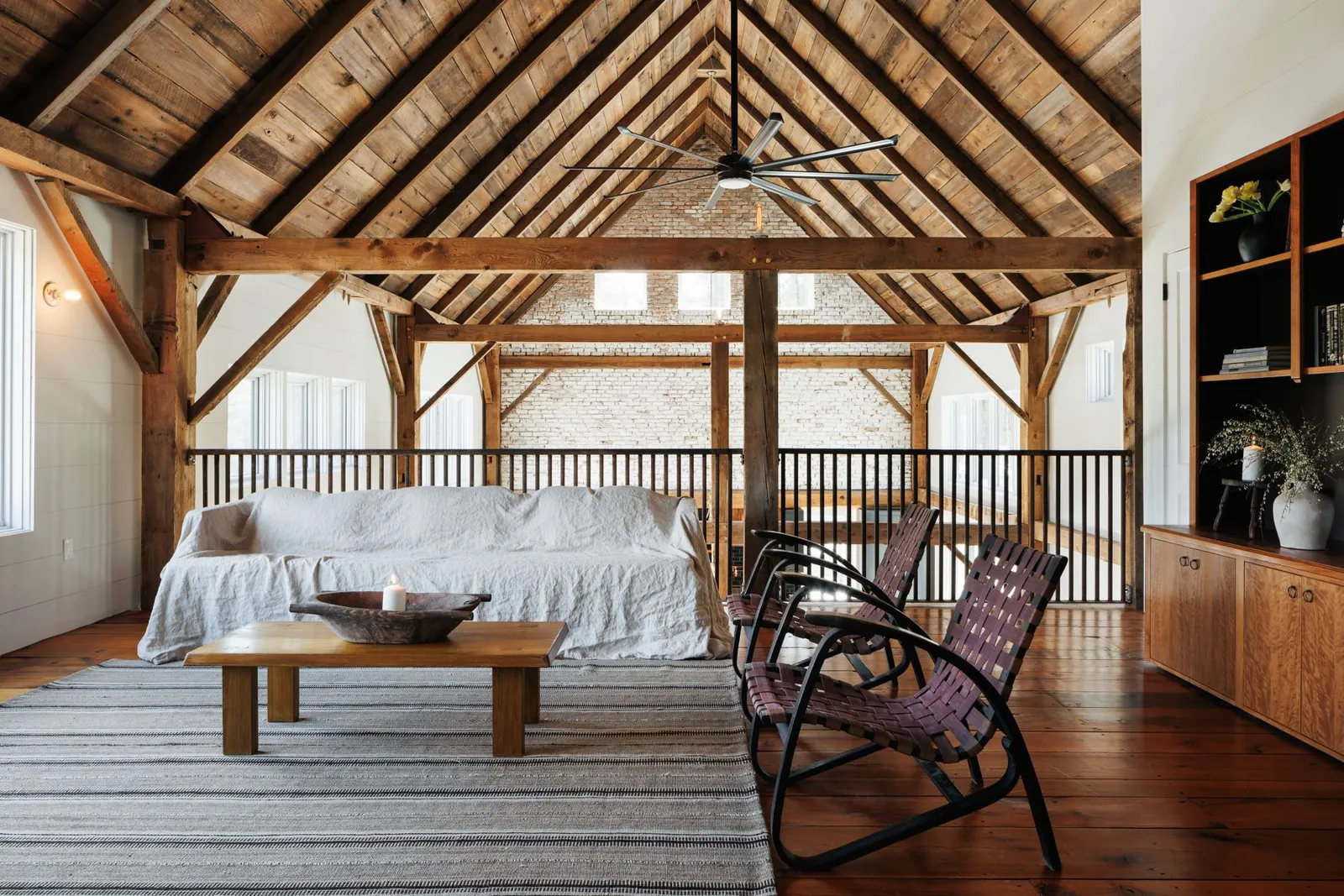 mezzanine avec poutres maison en bois