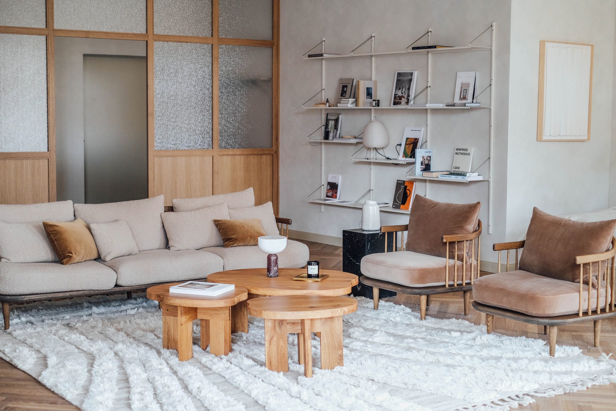 salon avec verrière en bois décoration contemporaine