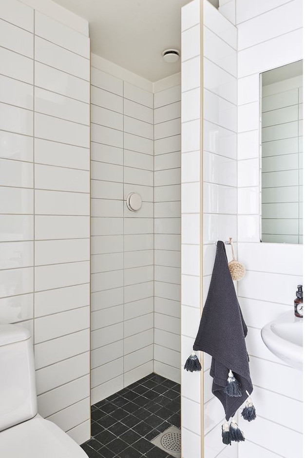 salle d'eau carrelage blanc