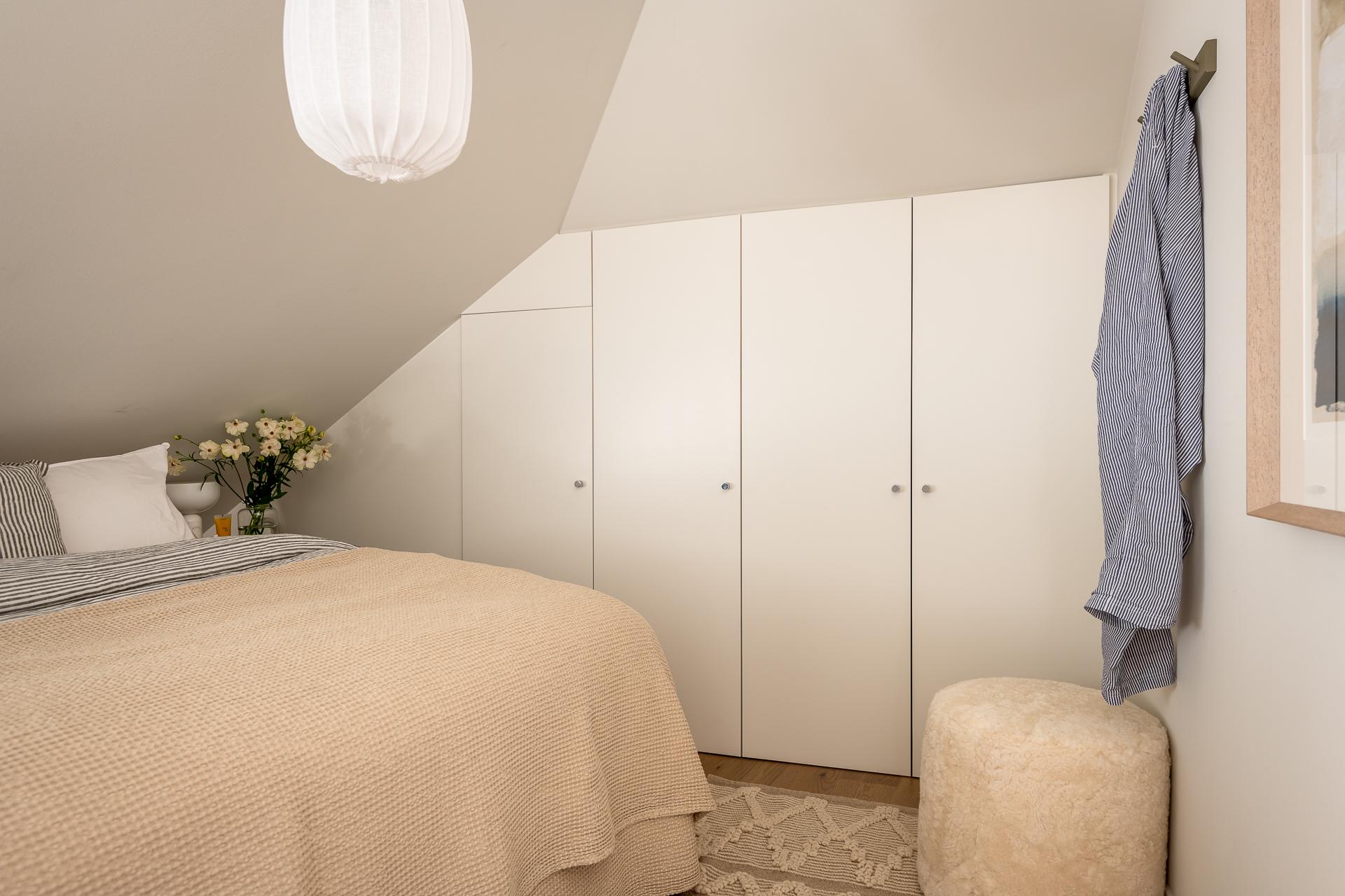 chambre mansardée avec placard chambre mansardée avec placard
