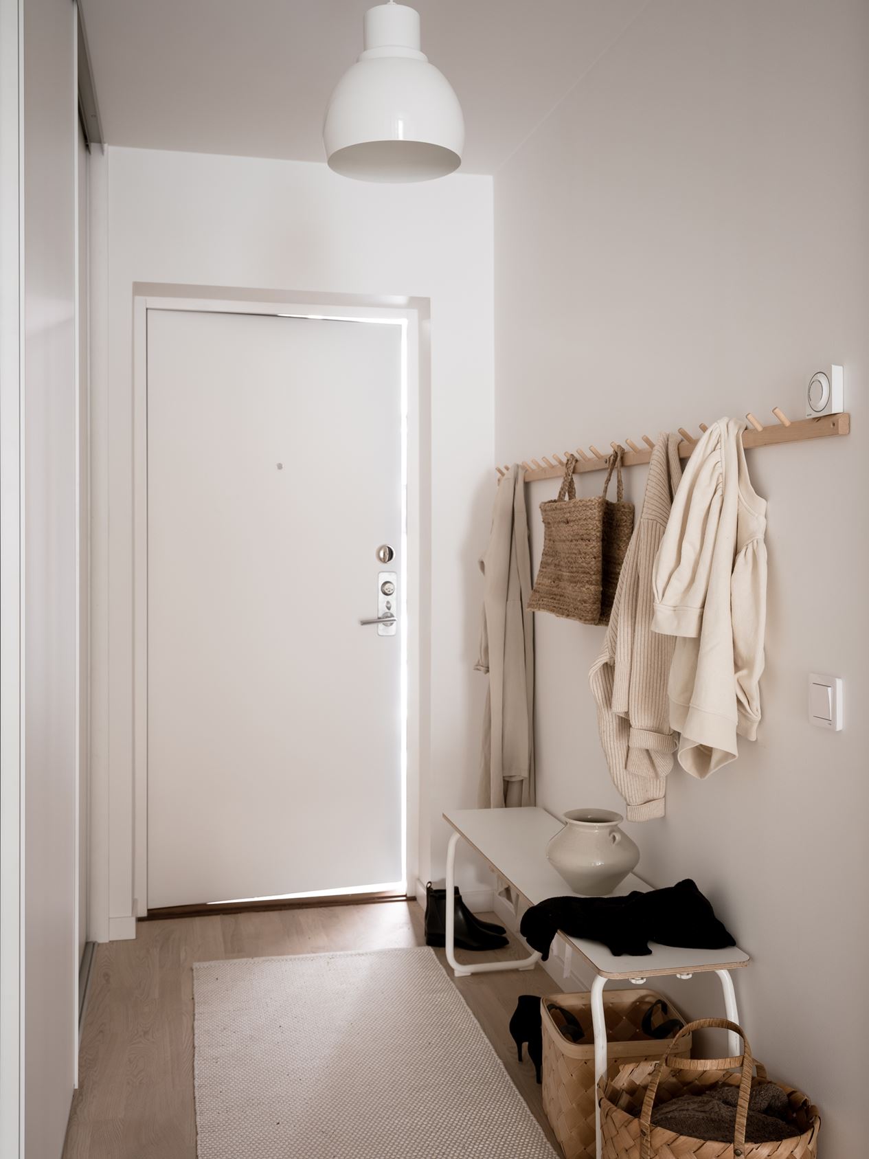 entrée avec banc et porte-manteau entrée avec banc et porte-manteau