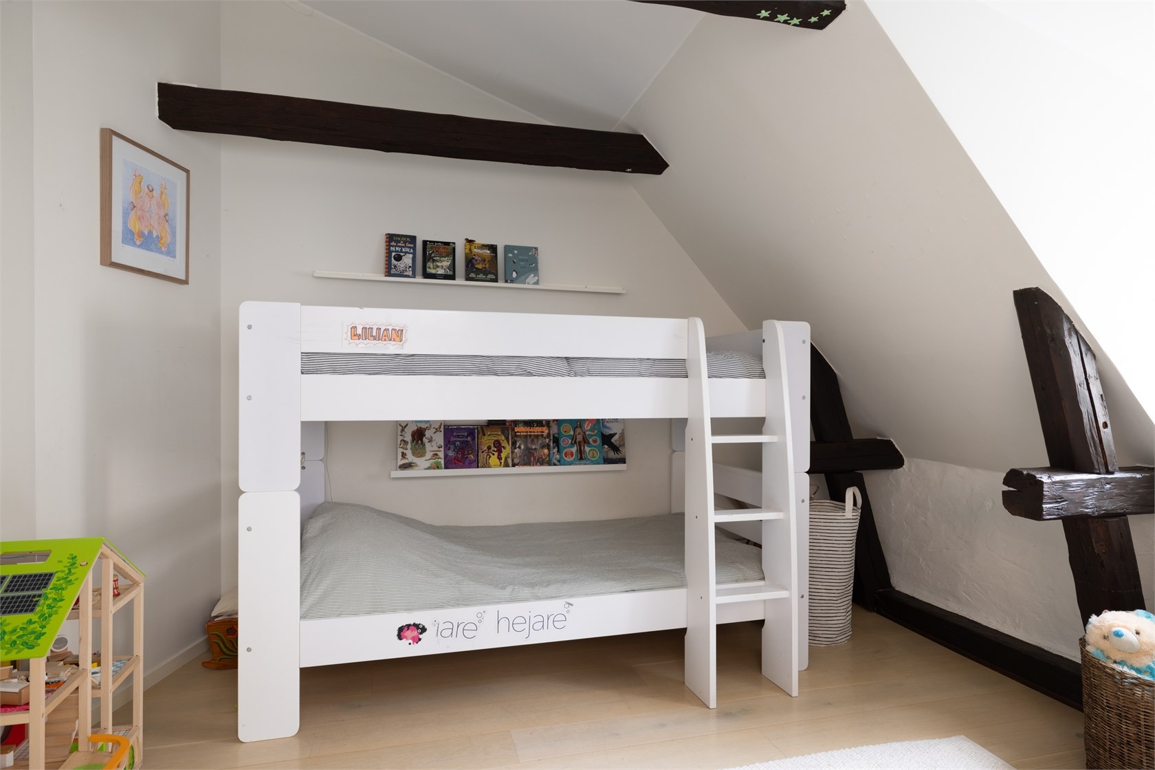 chambre enfant lits superposés mansardée avec poutres chambre enfant lits superposés mansardée avec poutres