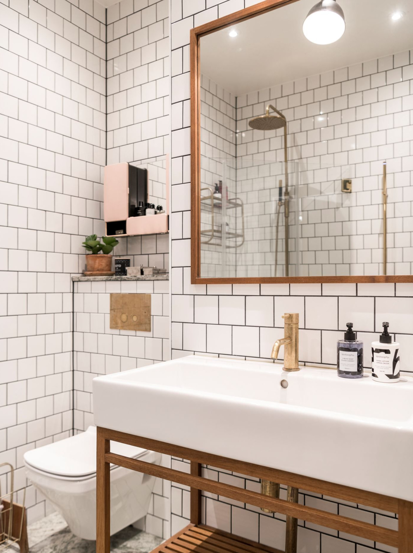 salle de bain blanc et bois appartement 79m2 décoration vintage et industrielle salle de bain blanc et bois appartement 79m2 décoration vintage et industrielle