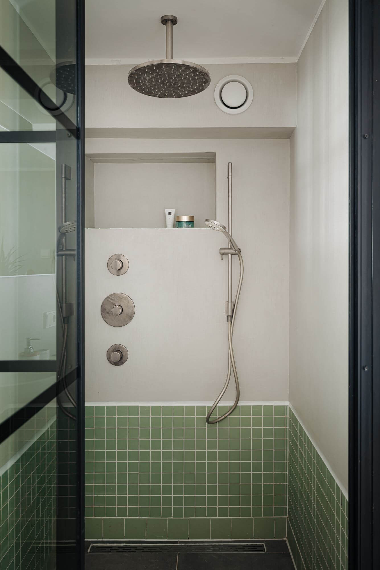 salle de bain verte et noire loft salle de bain verte et noire loft